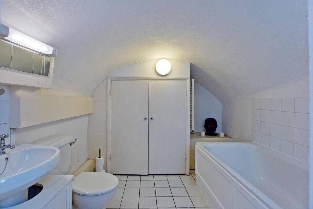 2 Bedroom Central Victoria