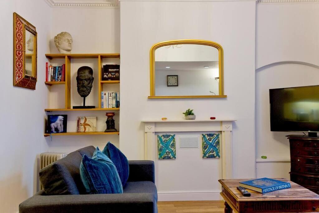 2 Bedroom Central Victoria Apartment *