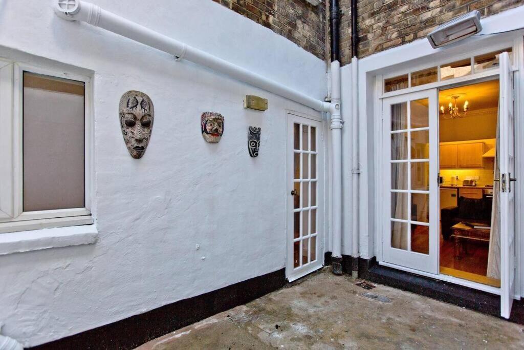 2 Bedroom Central Victoria * London