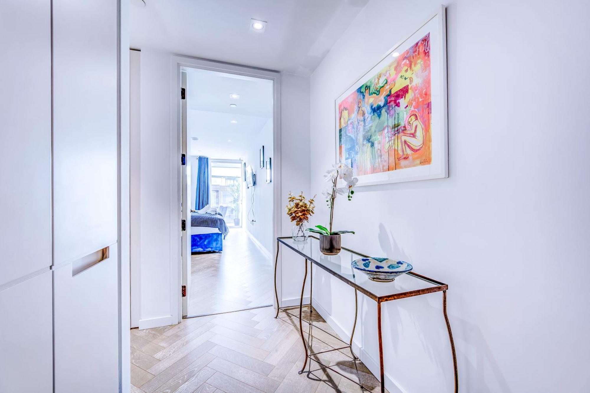 Stunning 2-bed In By 53 Degrees Property, Centre, Amazing Views! London