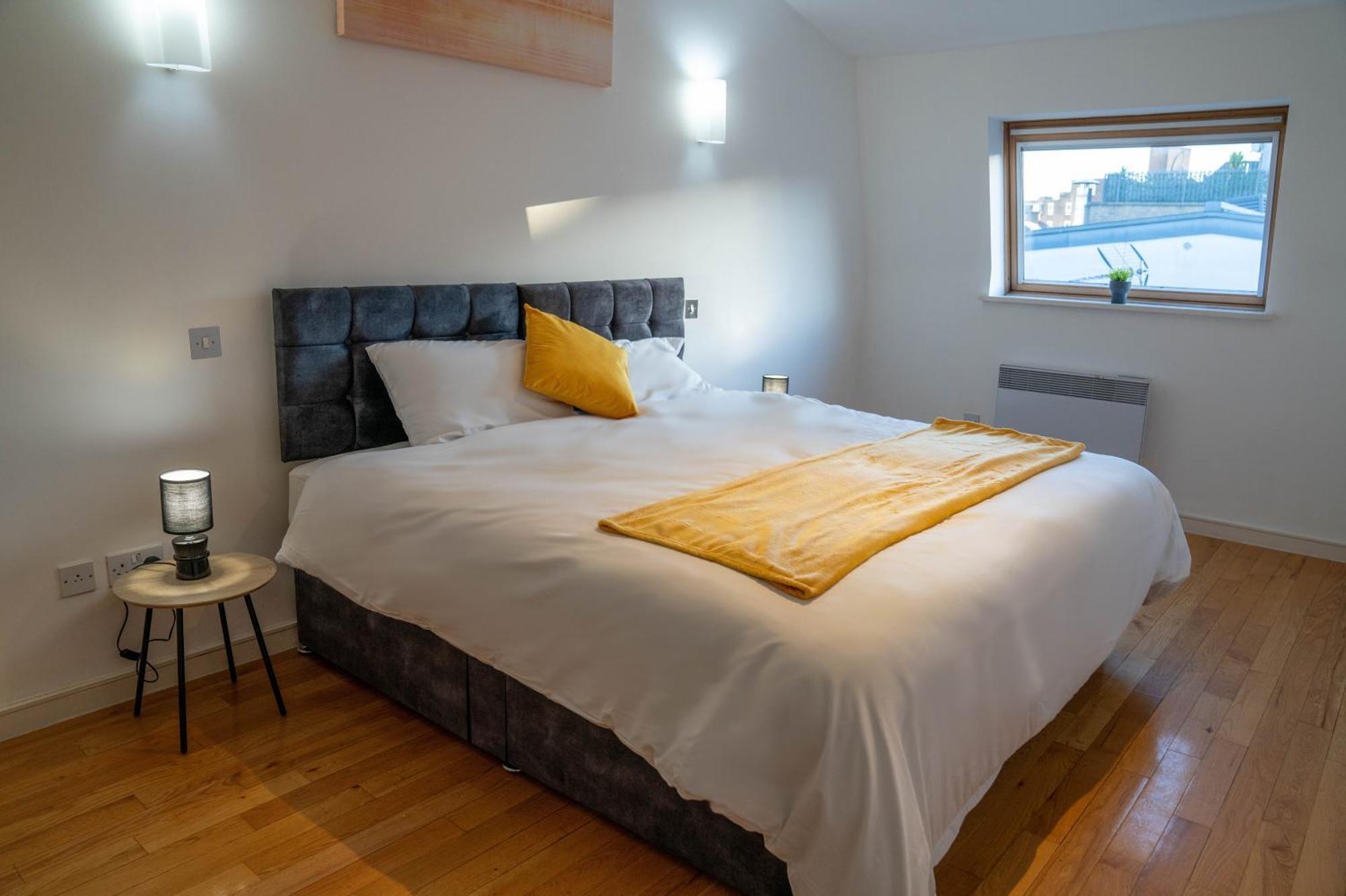 Modern & Bright Penthouse In Angel * London