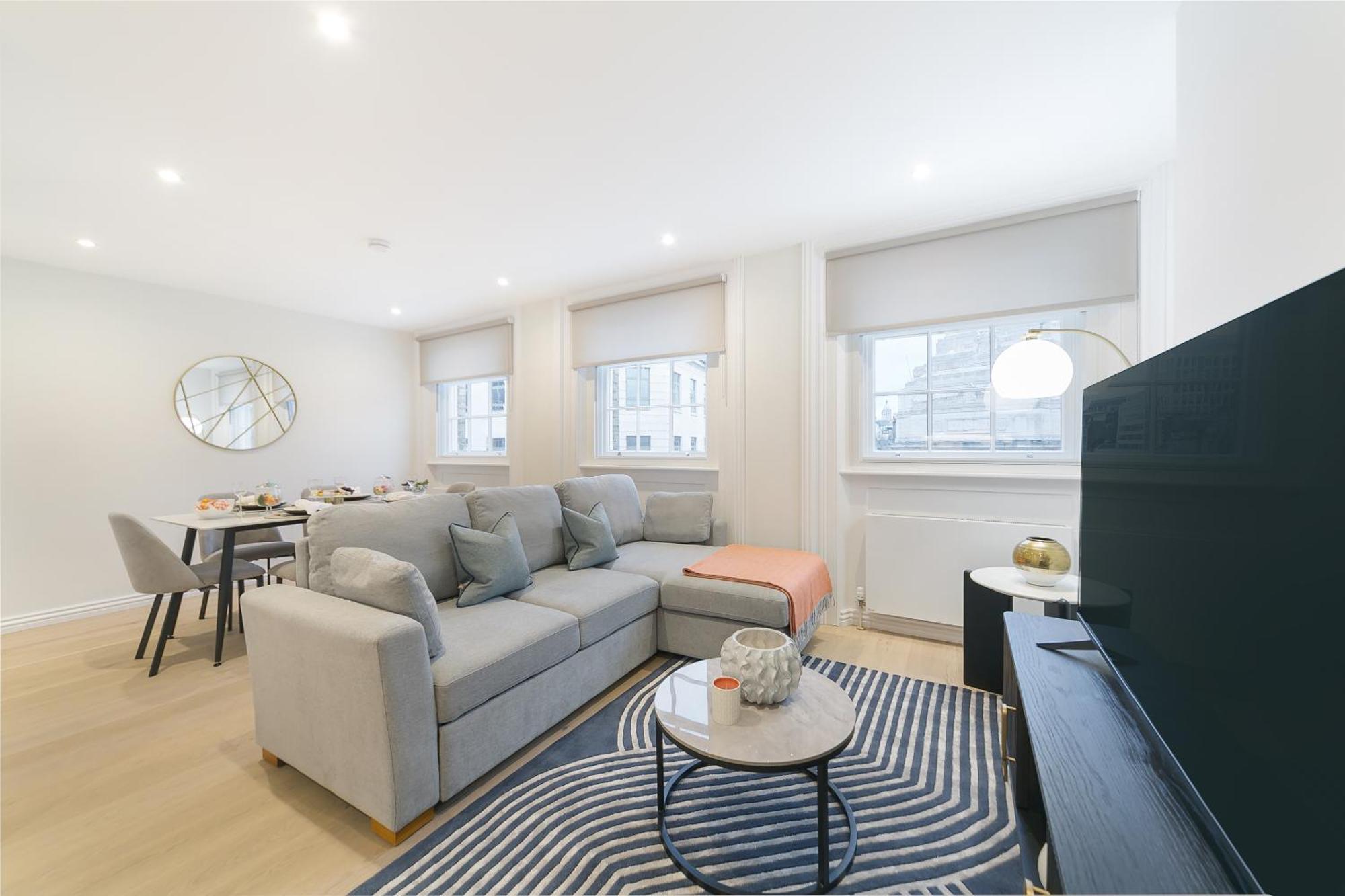 Urban Chic - Drury Apartment *