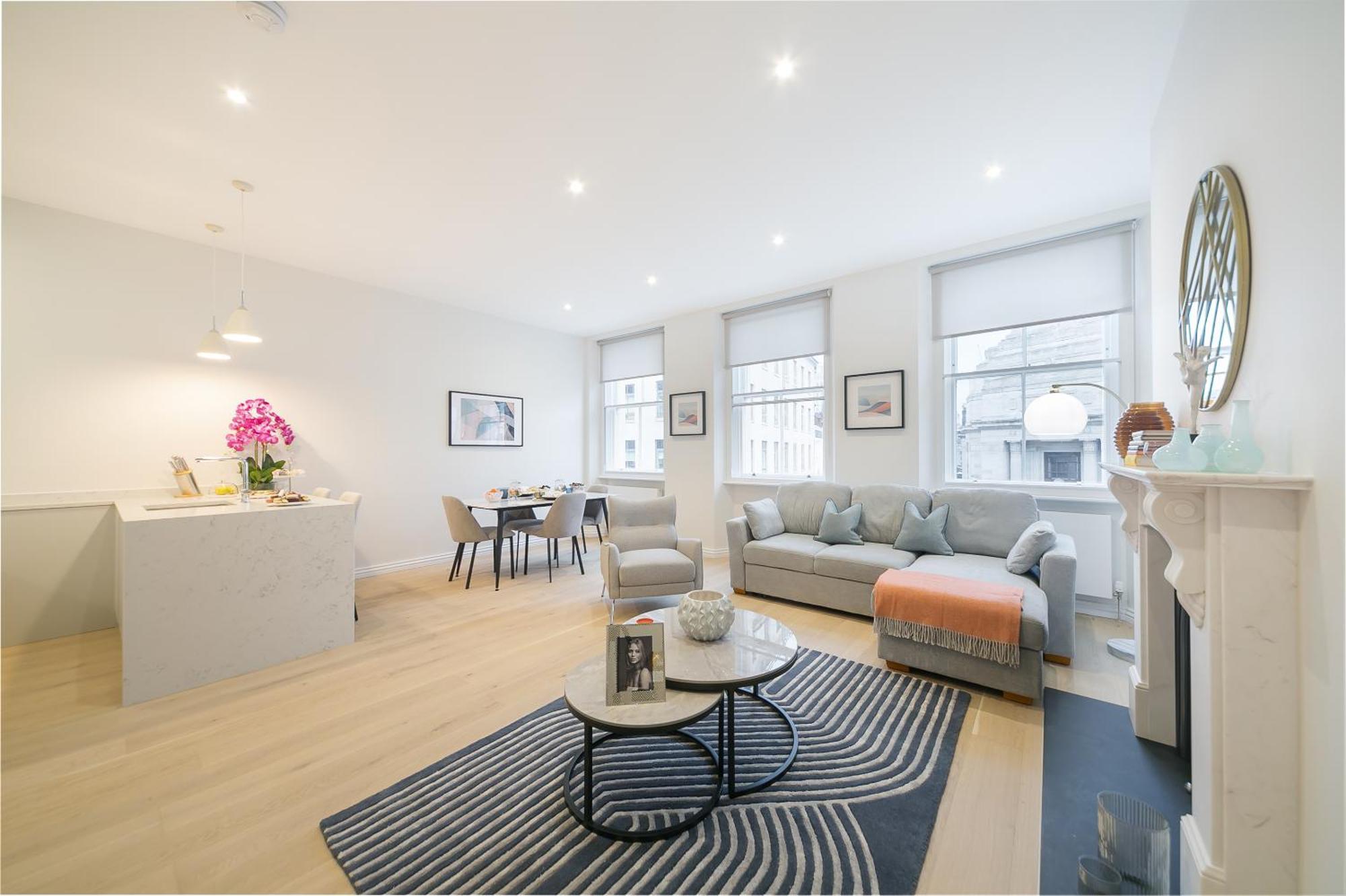 Urban Chic - Drury Apartment *