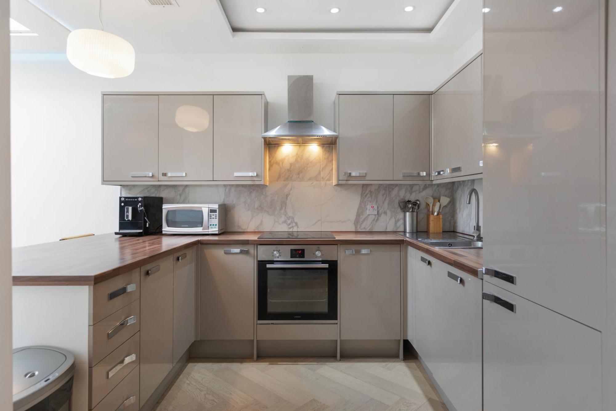 The Pearl - Luxury 5* With Park View Apartment London