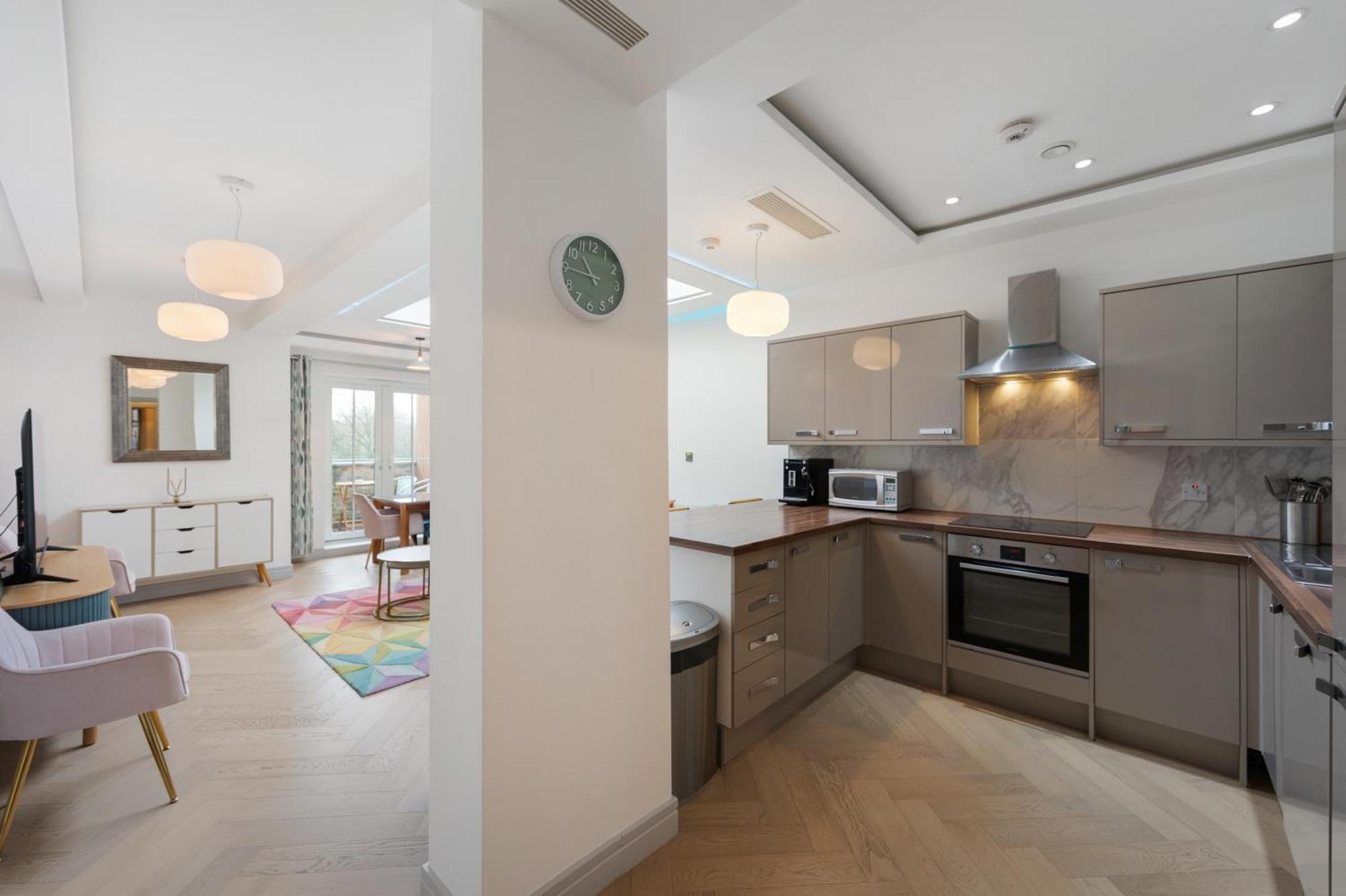 The Pearl - Luxury 5* With Park View *