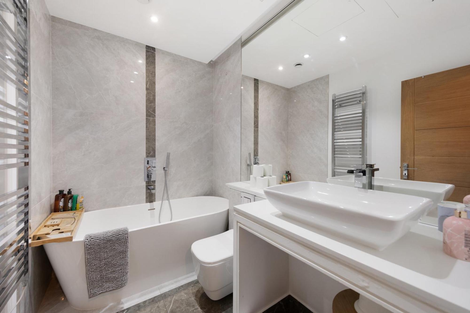 The Pearl - Luxury 5* With Park View Apartment
