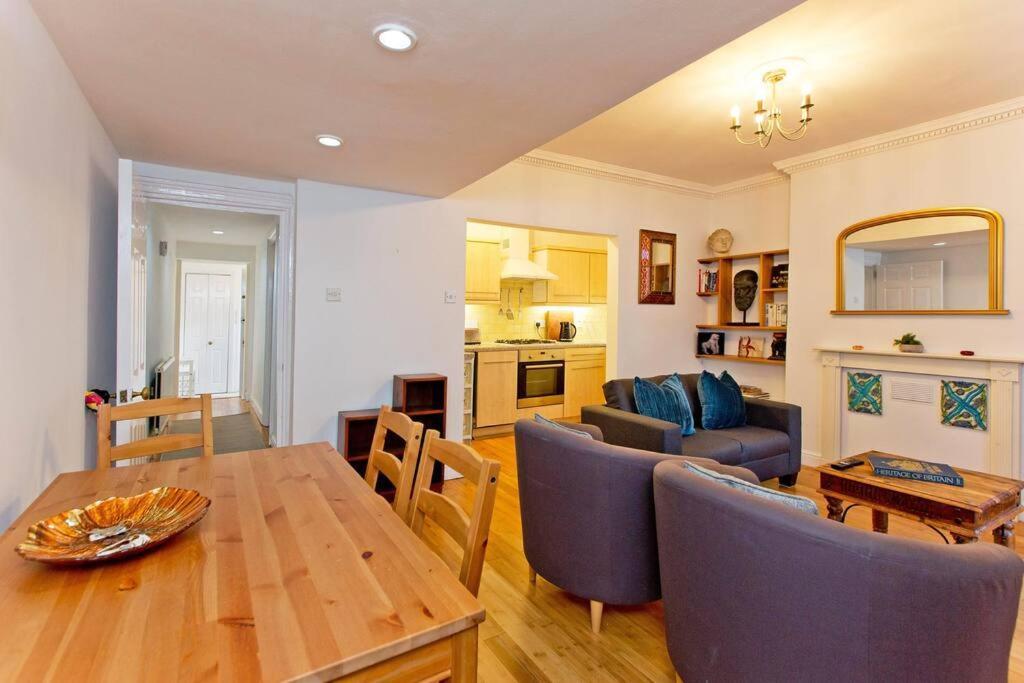 2 Bedroom Central Victoria Apartment