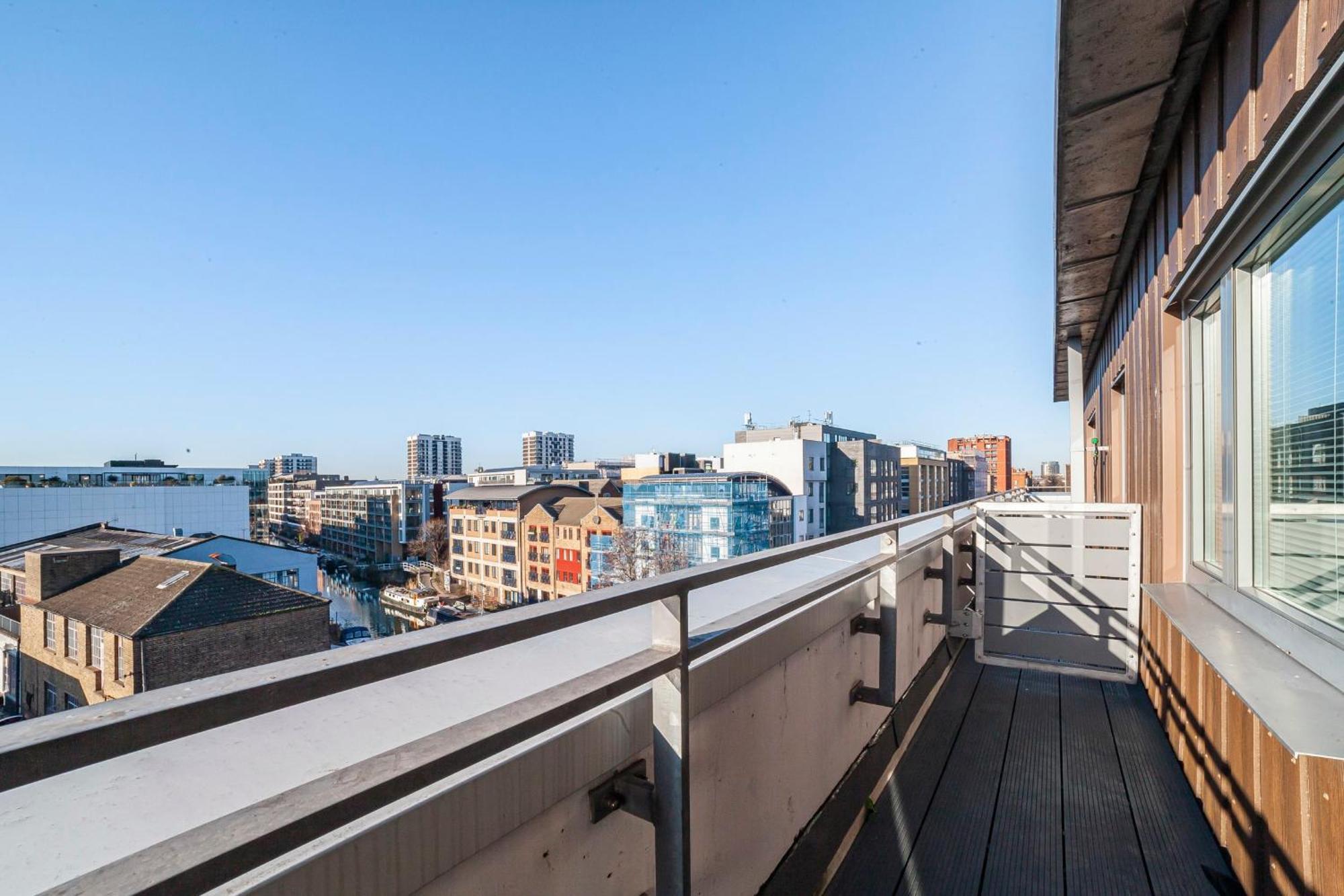 Apartment Sunny Shoreditch Oasis Canal Views & Urban Charm *