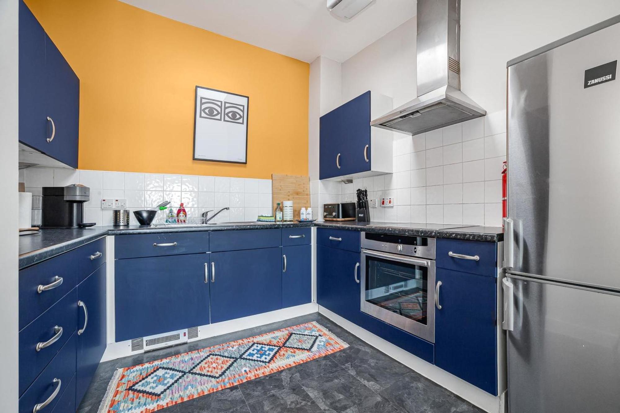 Sunny Shoreditch Oasis Canal Views & Urban Charm *