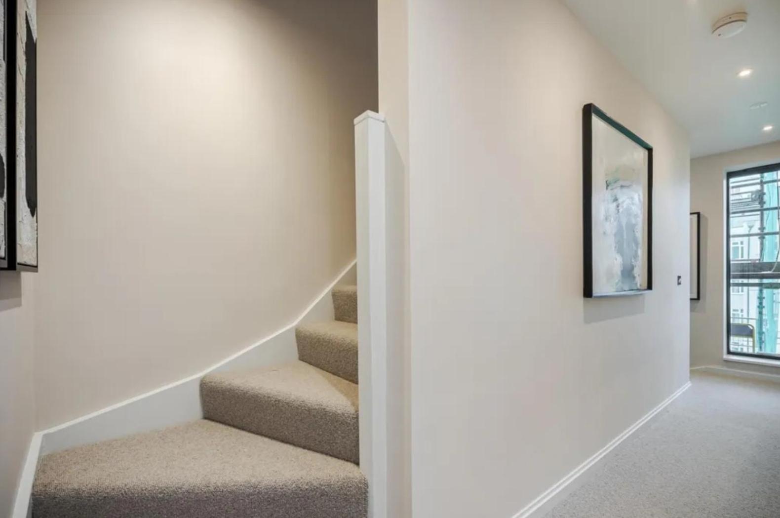 Kings Mews Elegance: City Sparrow's Premier 3-bedroom Residences Apartment *