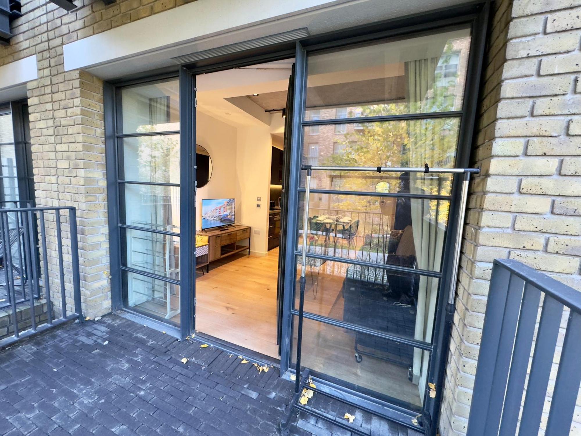 Amazing Cosy Apartment, Next To O2 Arena And Close To Excel, Secure Parking *