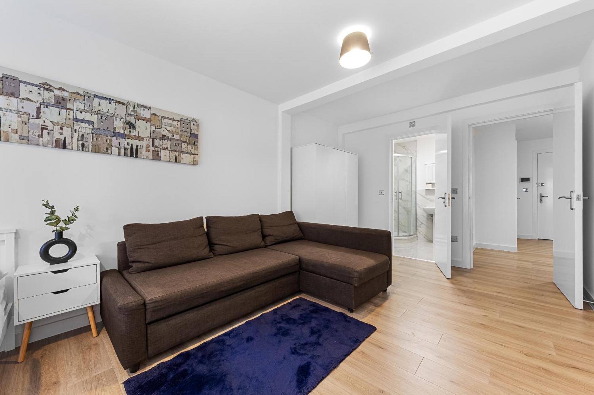 Three Bedroom In Heart Of Mr4 Appartement *