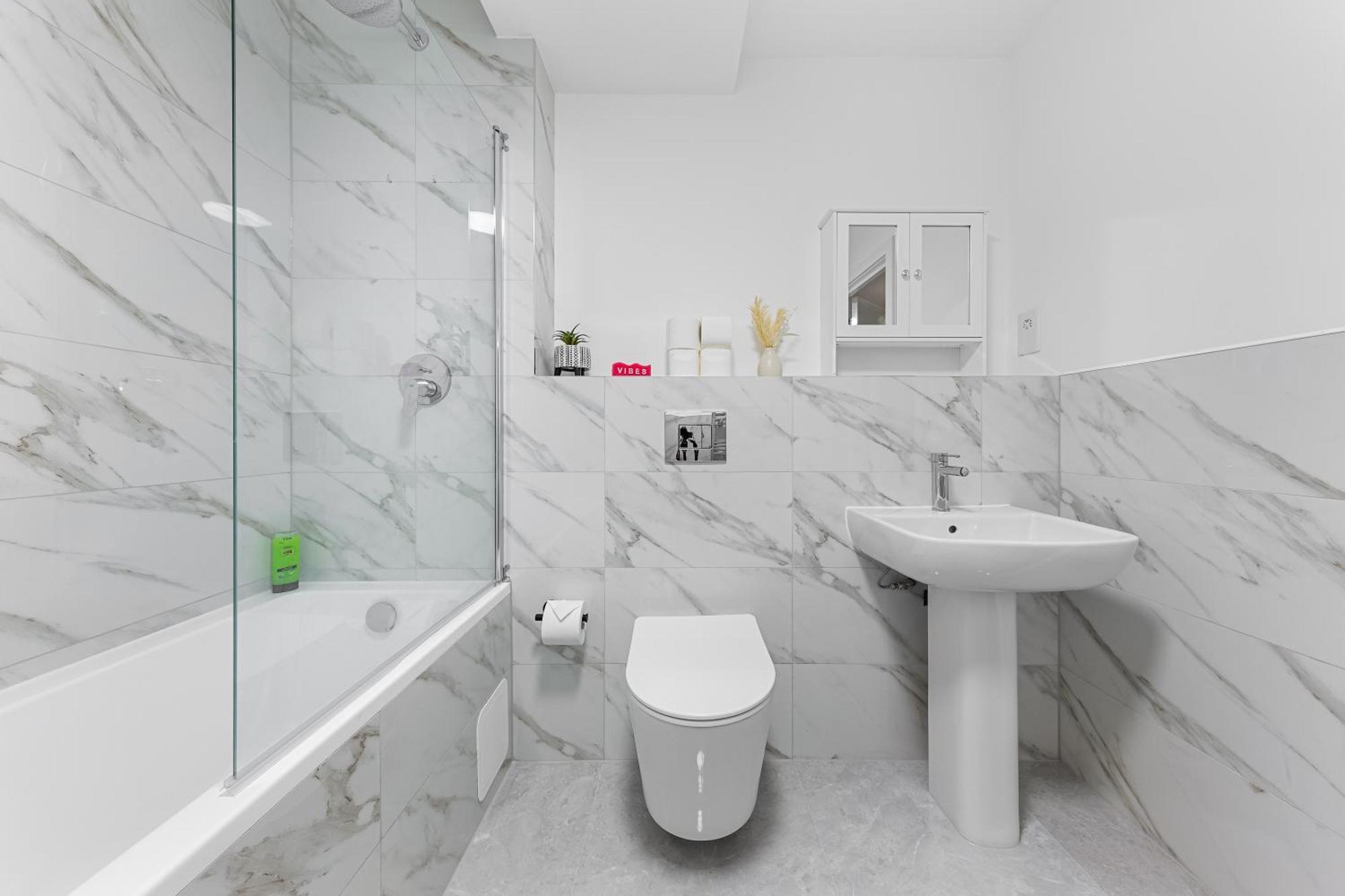 Three Bedroom In Heart Of Mr4 Appartement *