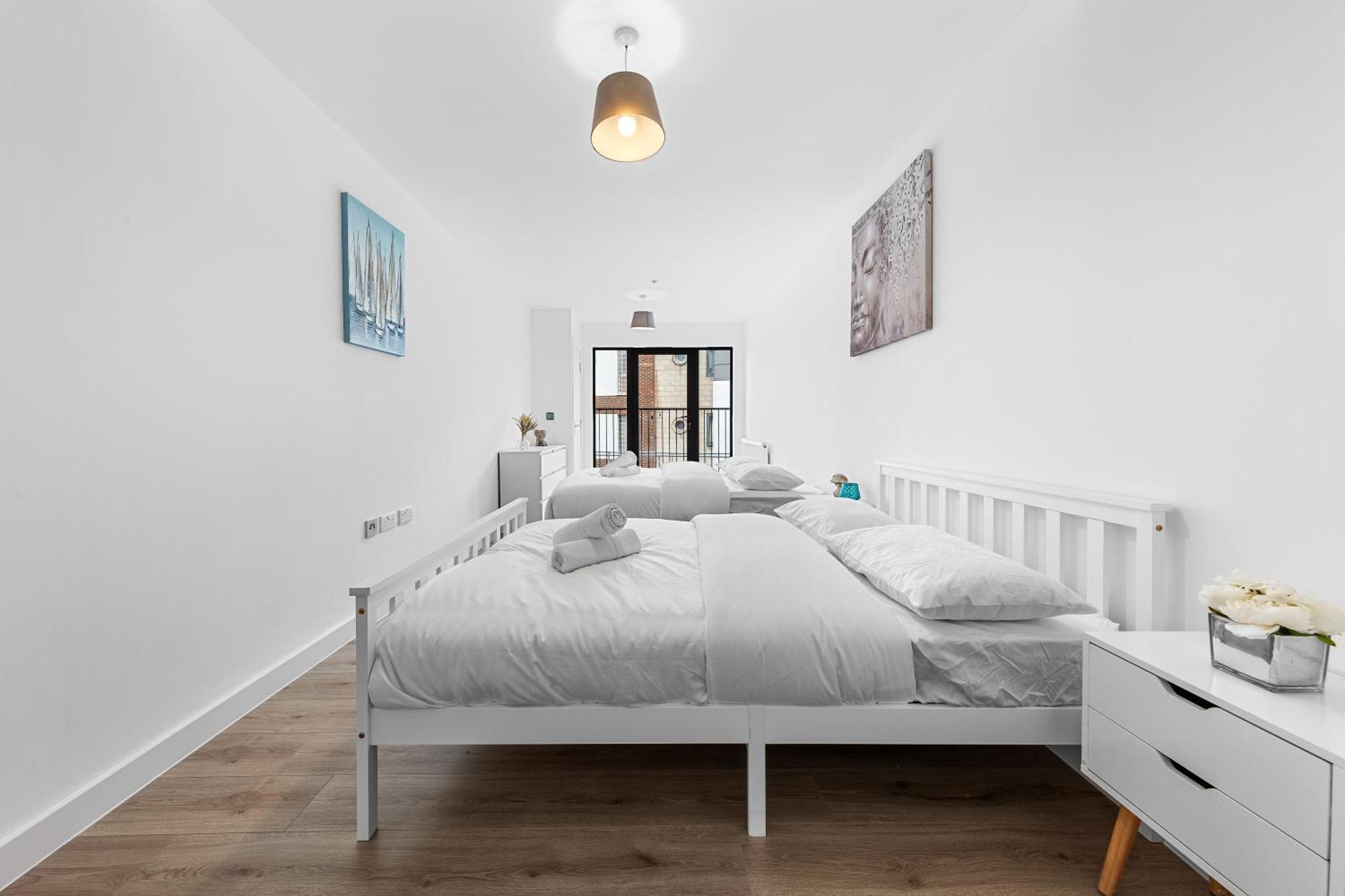 Three Bedroom In Heart Of Mr4 Appartement *