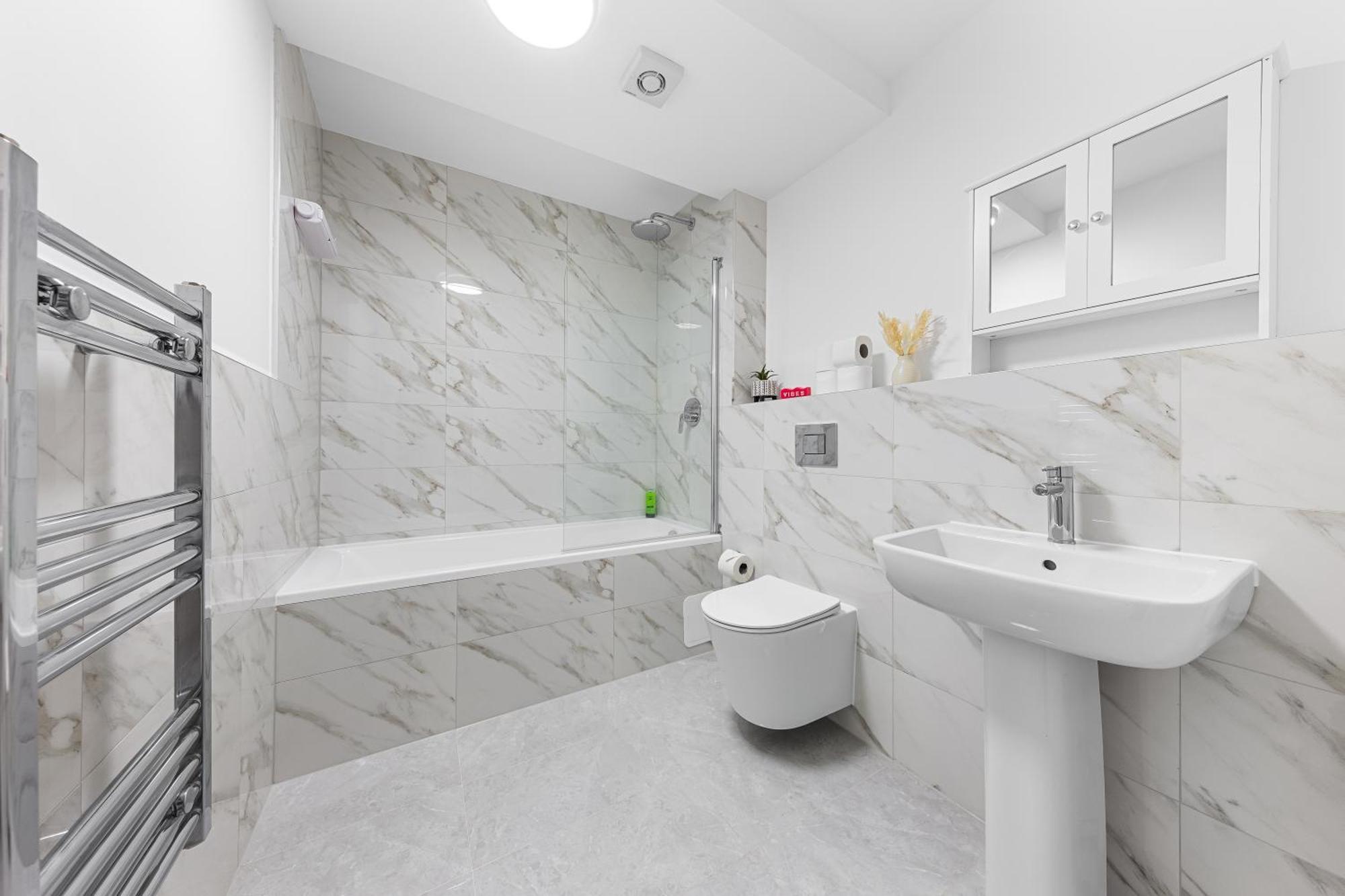 Three Bedroom In Heart Of Mr4 Londen
