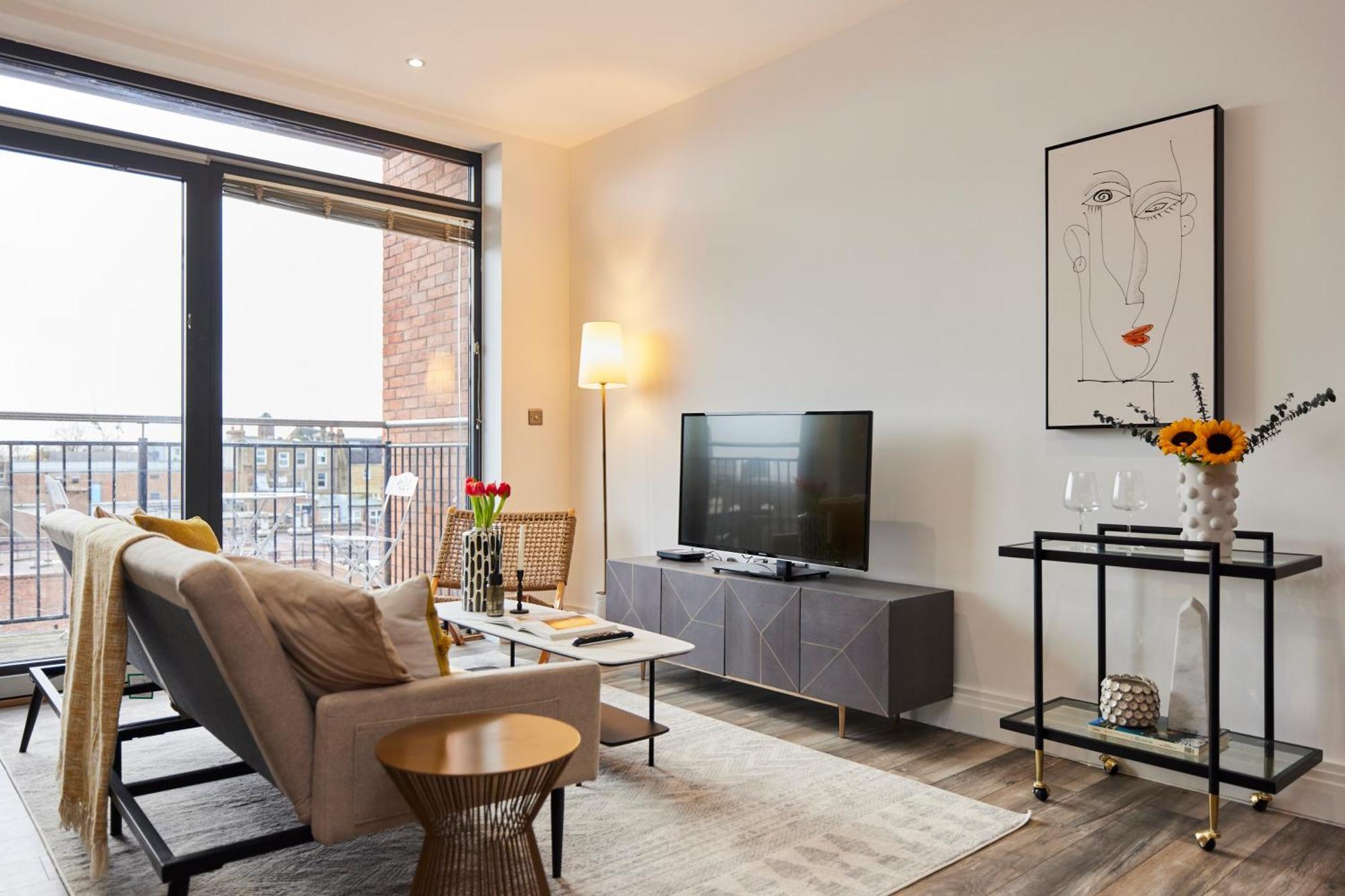 The Harlesden Escape - Spacious 3bdr Flat With Balcony * London
