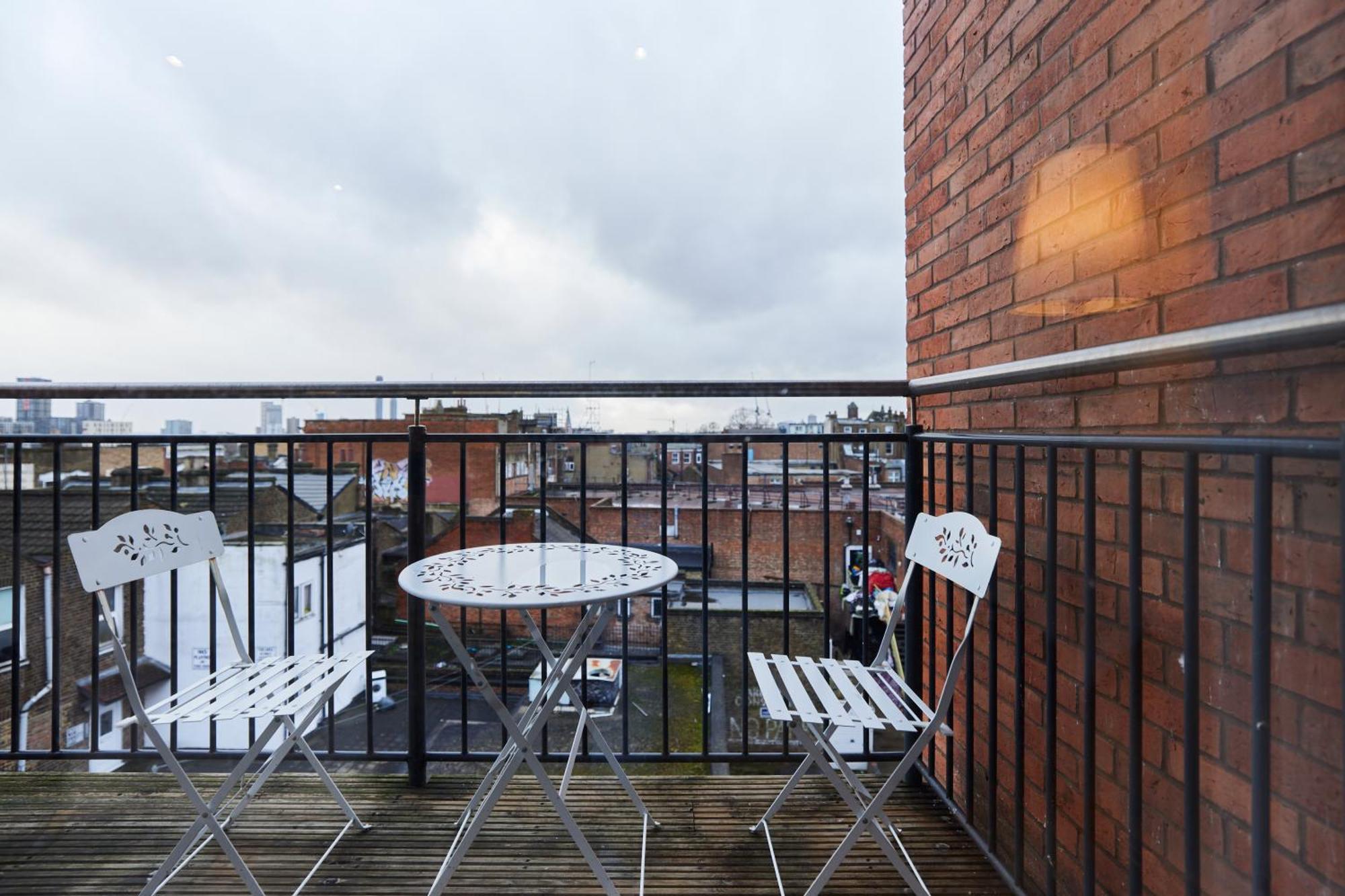 The Harlesden Escape - Spacious 3bdr Flat With Balcony London