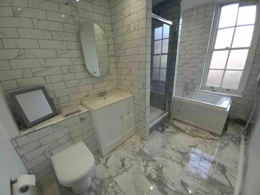 Beautiful And Spacious Flat In Central Shoreditch Londen
