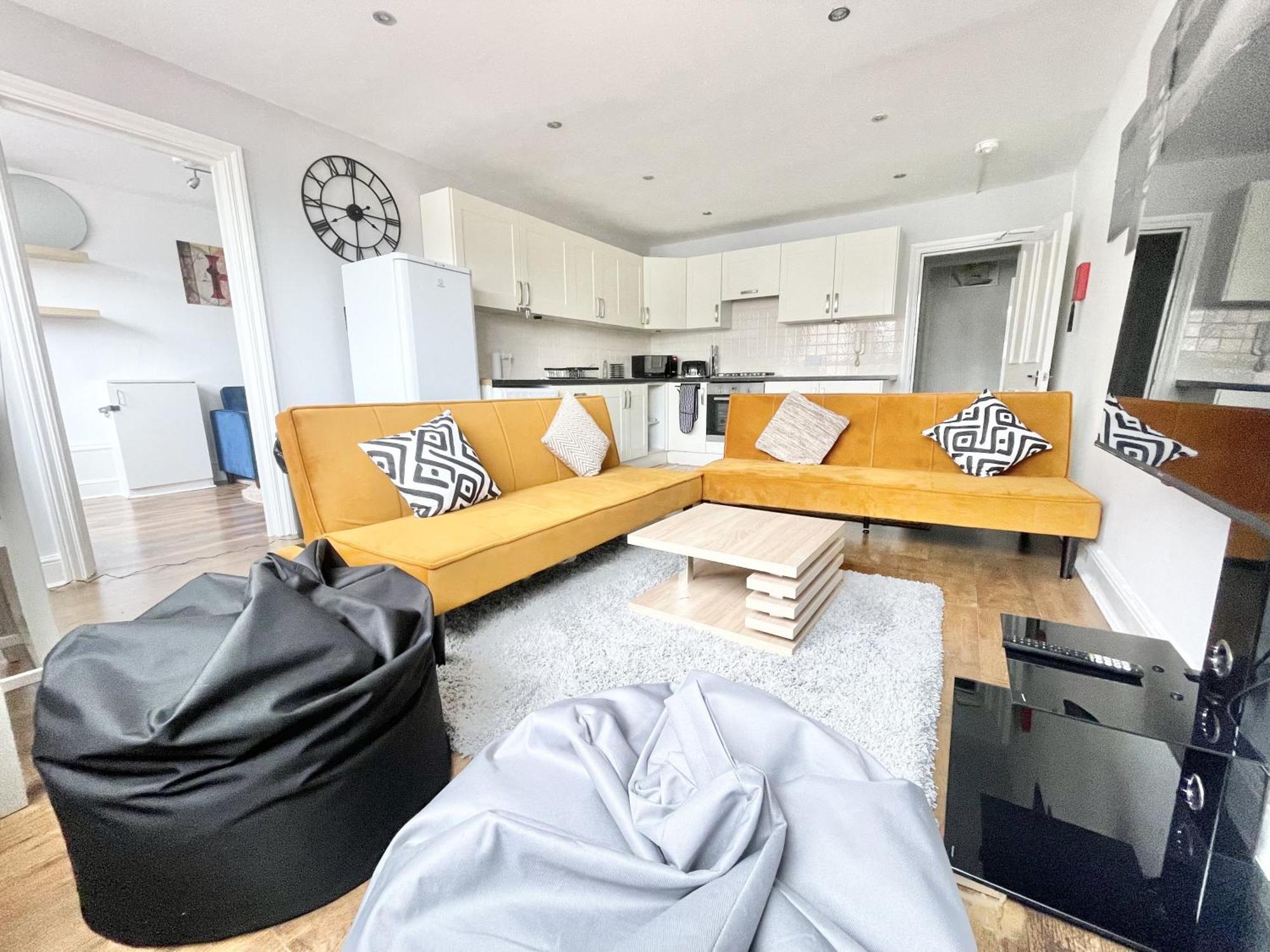 Apartment Must View - Slick Retreat In Holloway - Next To Emirates Stadium - Sleeps Up To 6