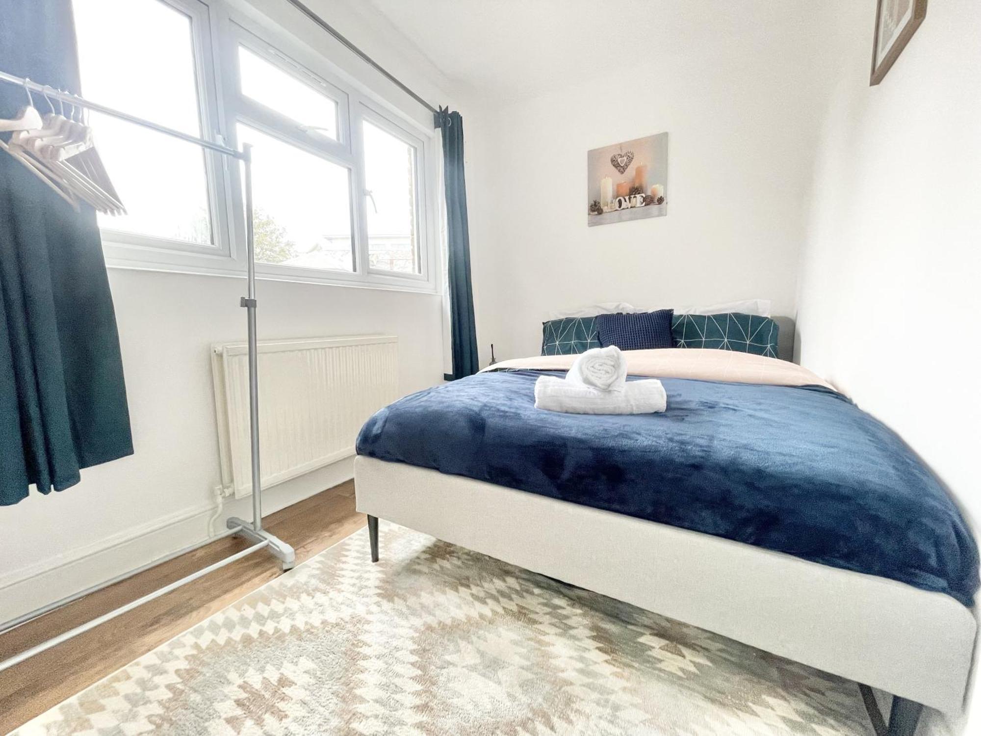 Must View - Slick Retreat In Holloway - Next To Emirates Stadium - Sleeps Up To 6 Apartment London