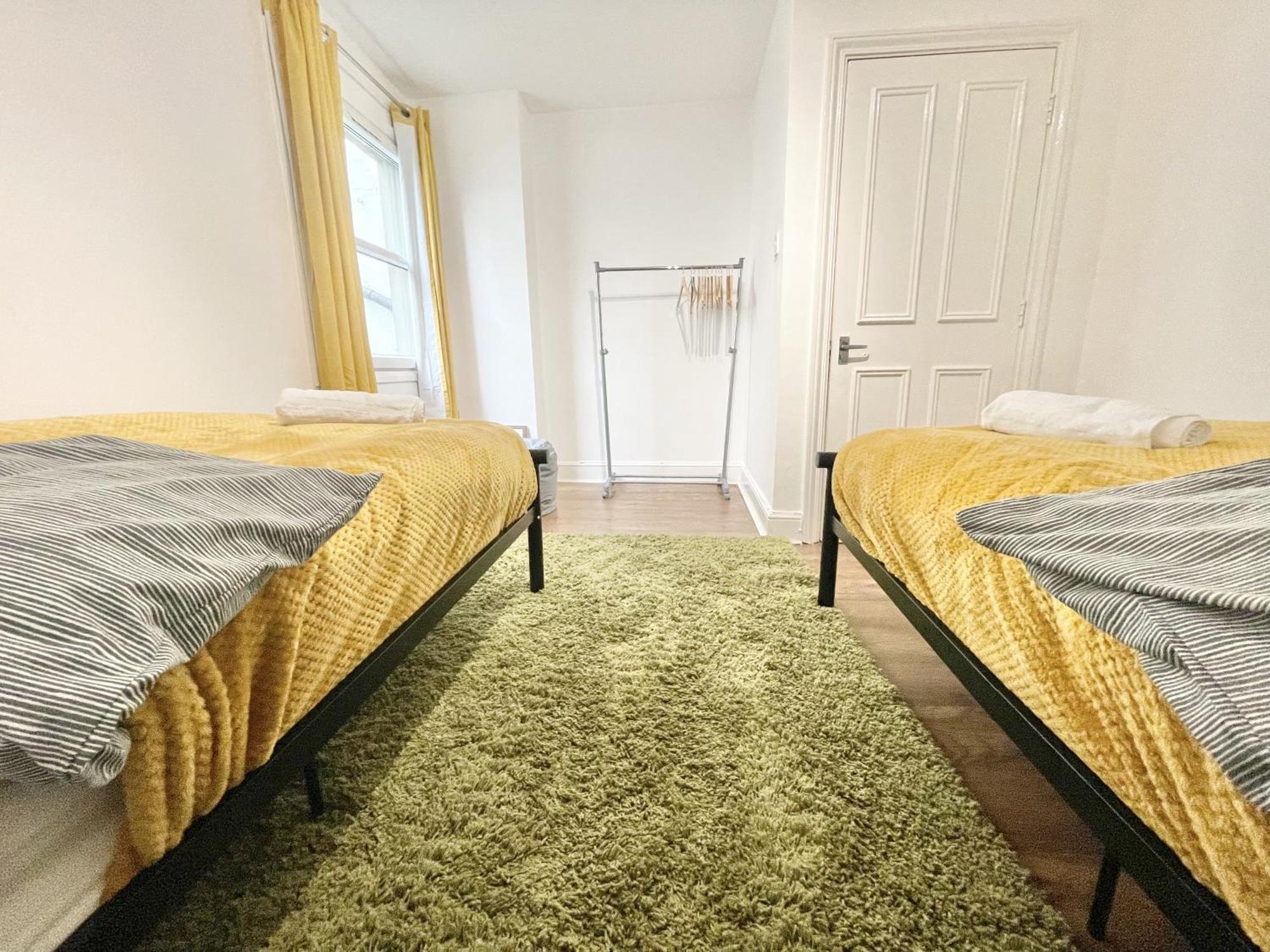 Must View - Slick Retreat In Holloway - Next To Emirates Stadium - Sleeps Up To 6 * London