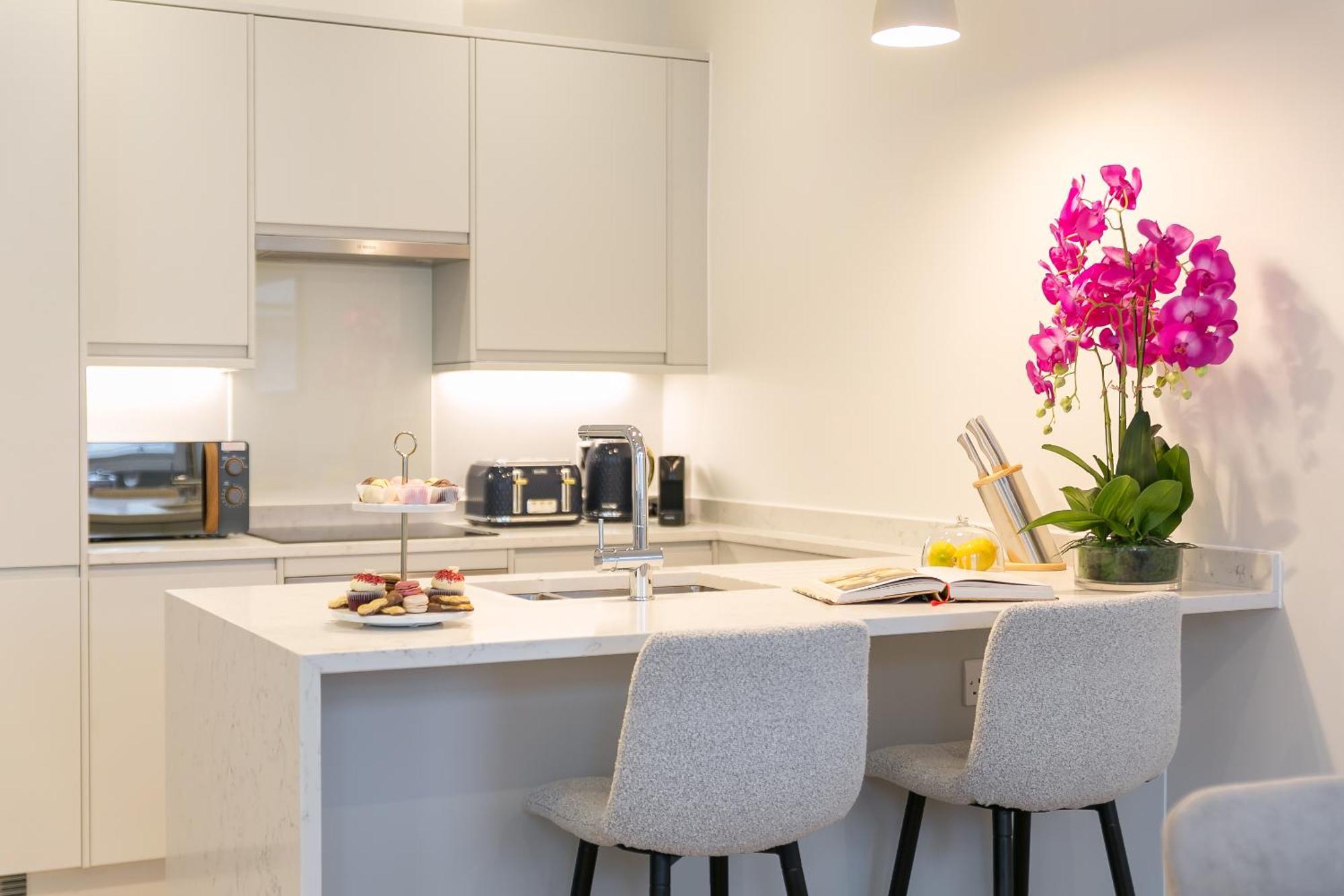 Urban Chic - Drury Apartment