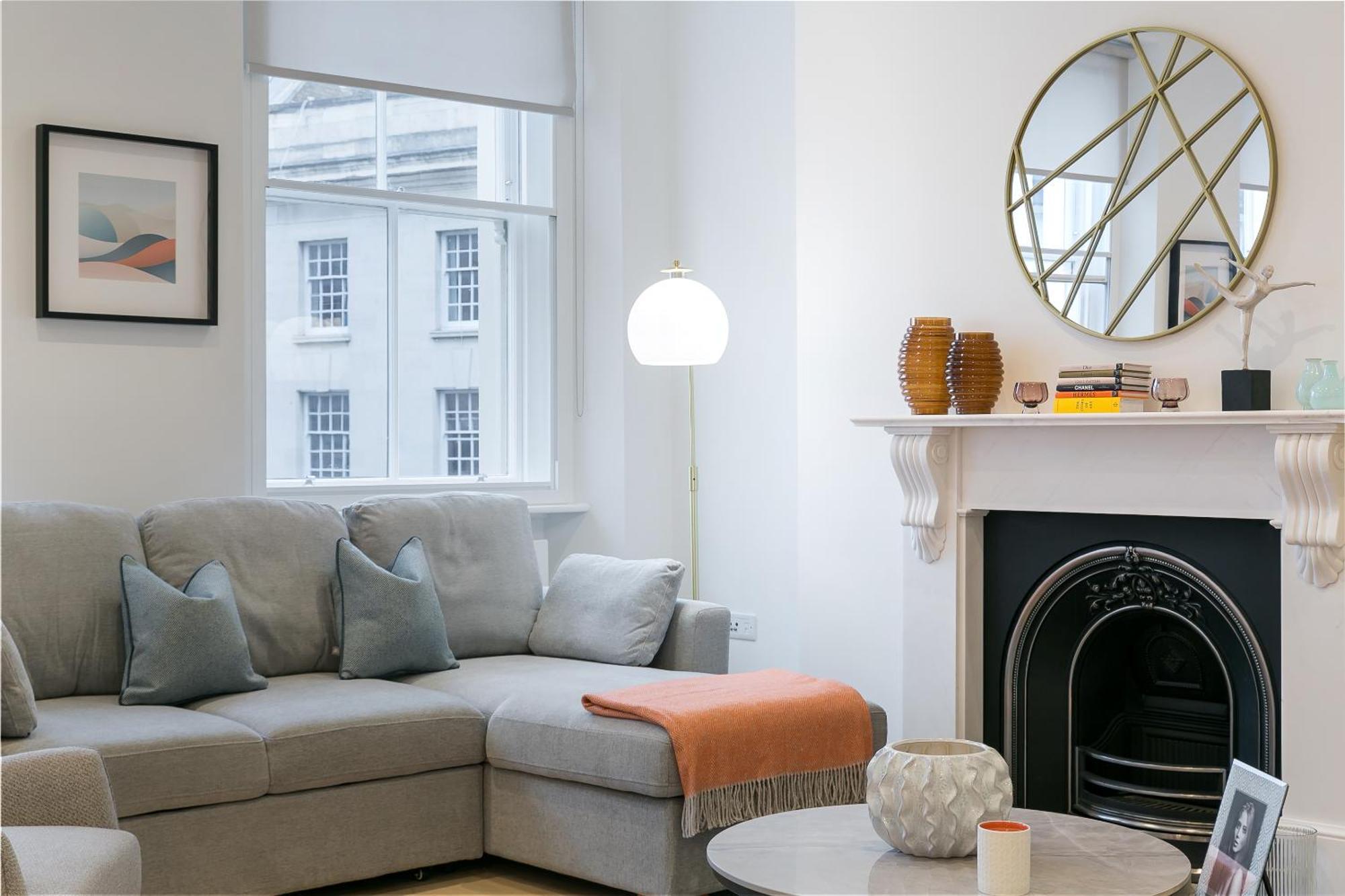 Urban Chic - Drury Apartment *