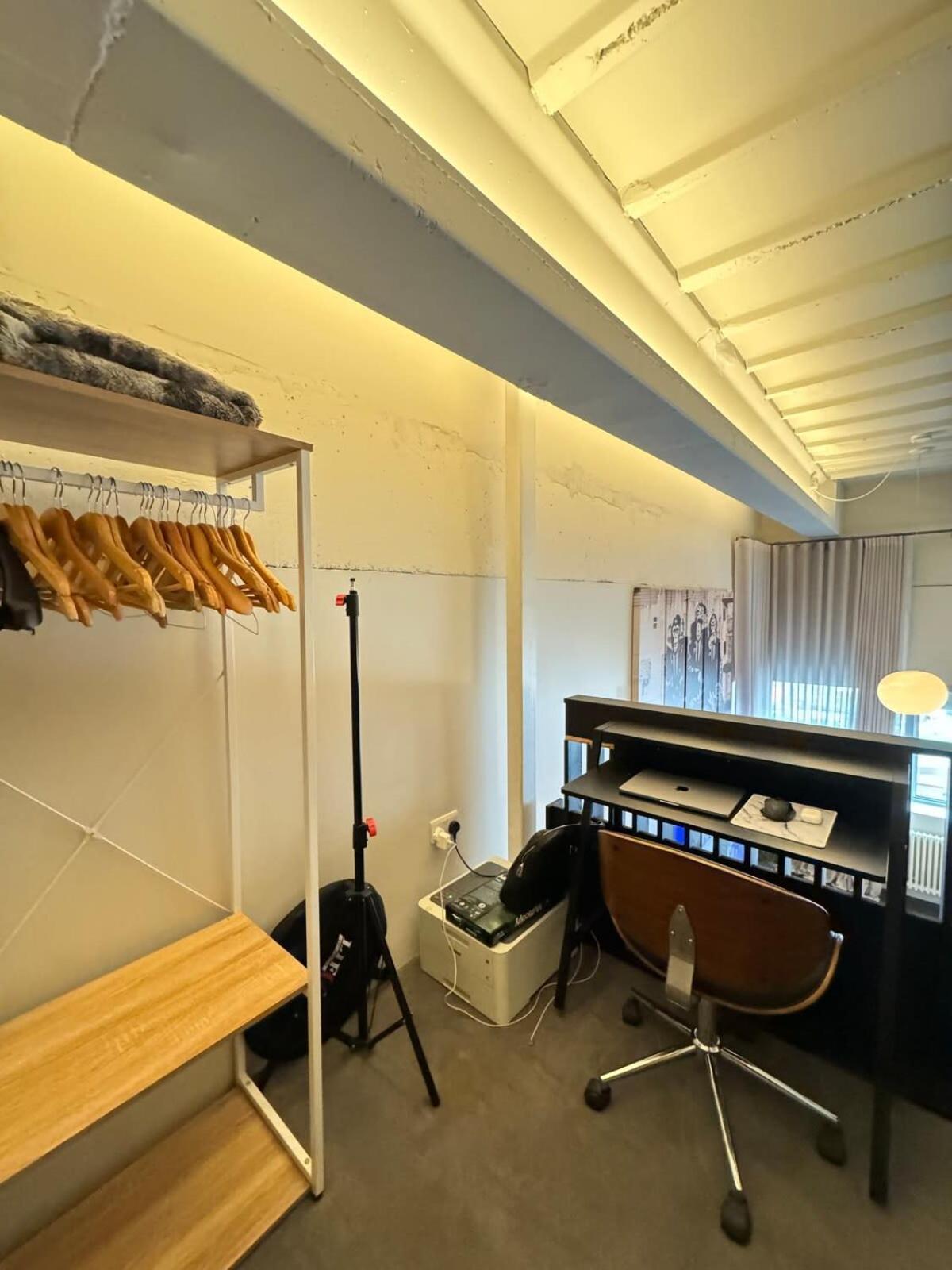 Industrial-chic 1bd Loft By The River Fulham! London