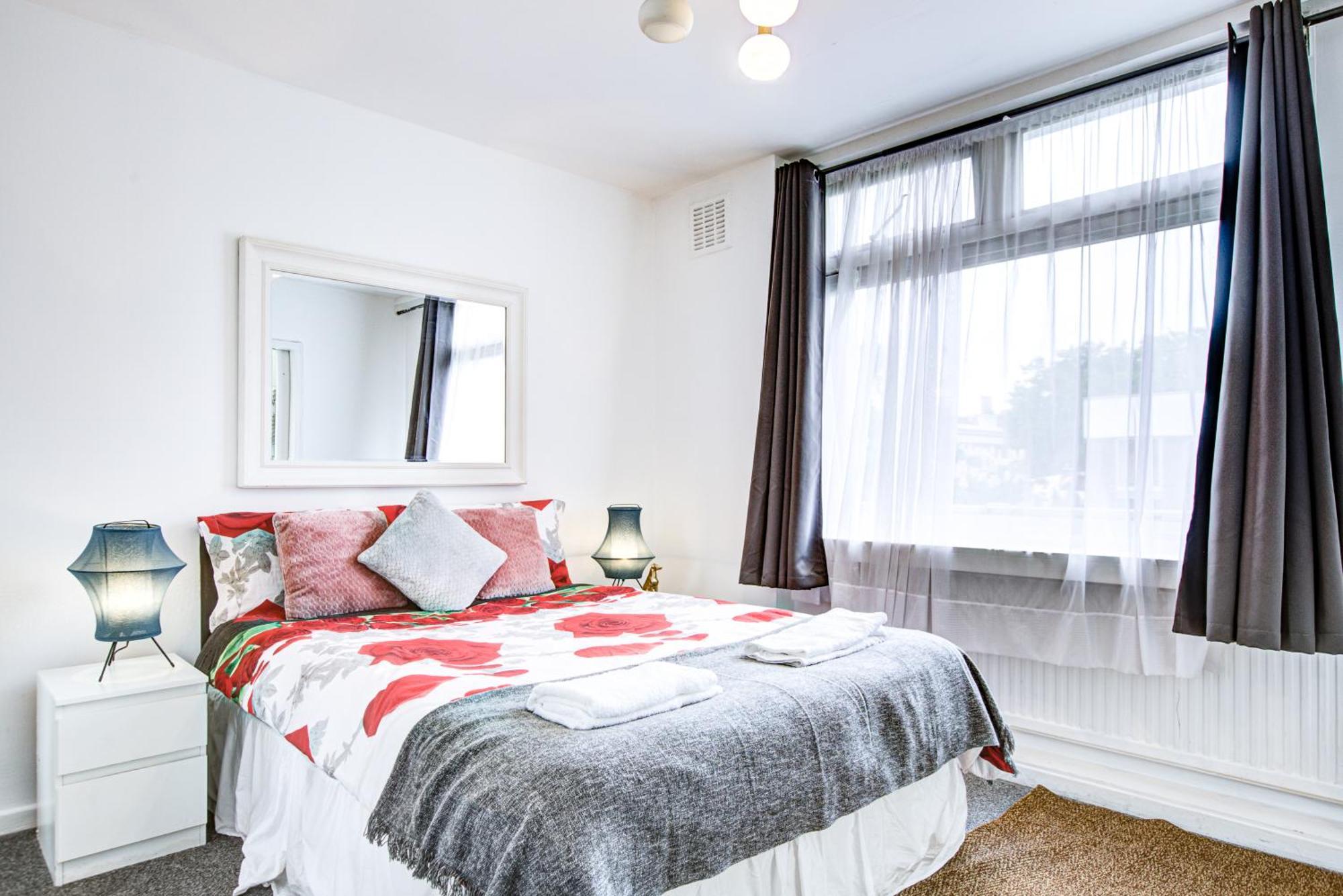 Apartment Gorgeous 5-bedrooms 5-bathrooms In
