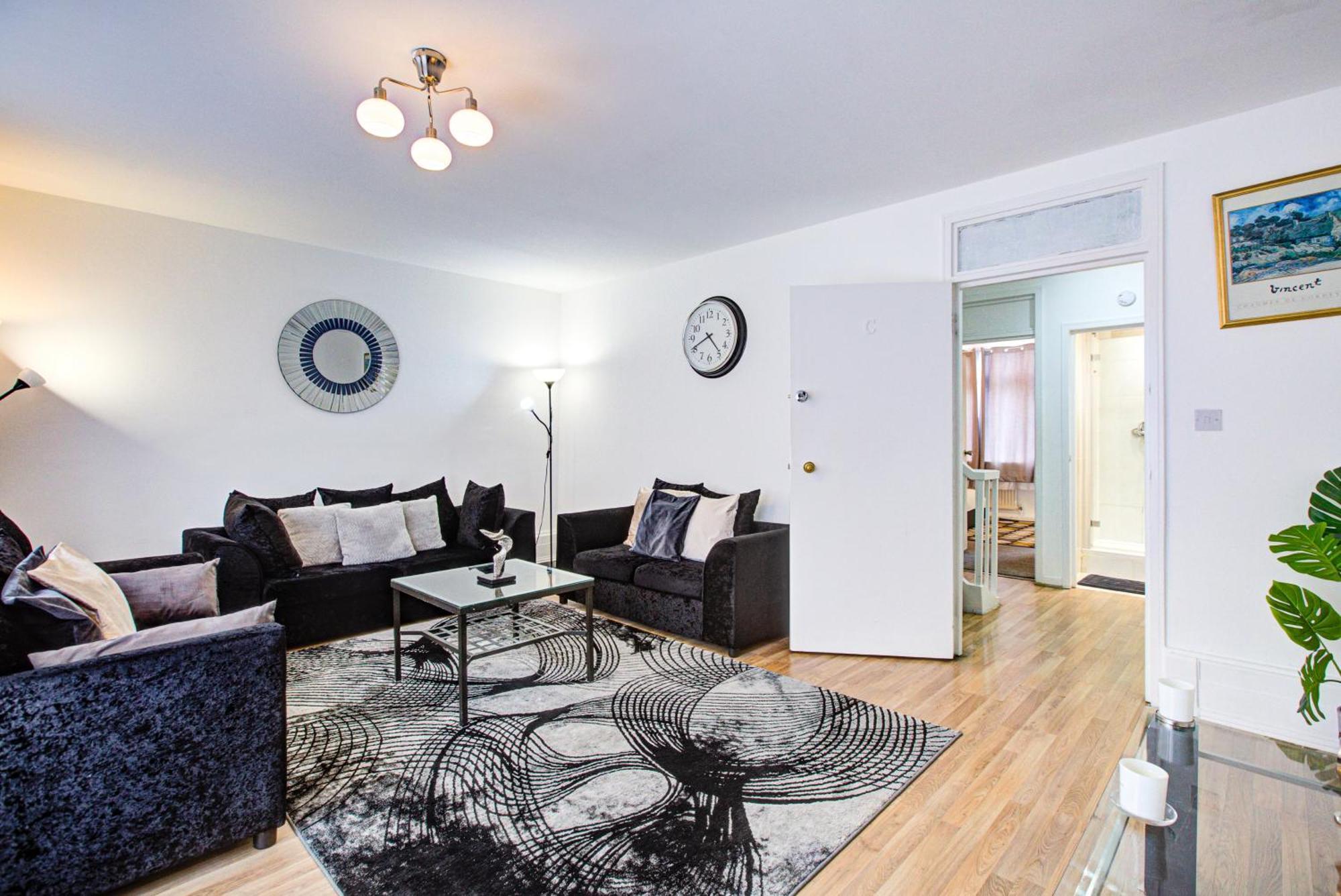 Gorgeous 5-bedrooms 5-bathrooms In * London
