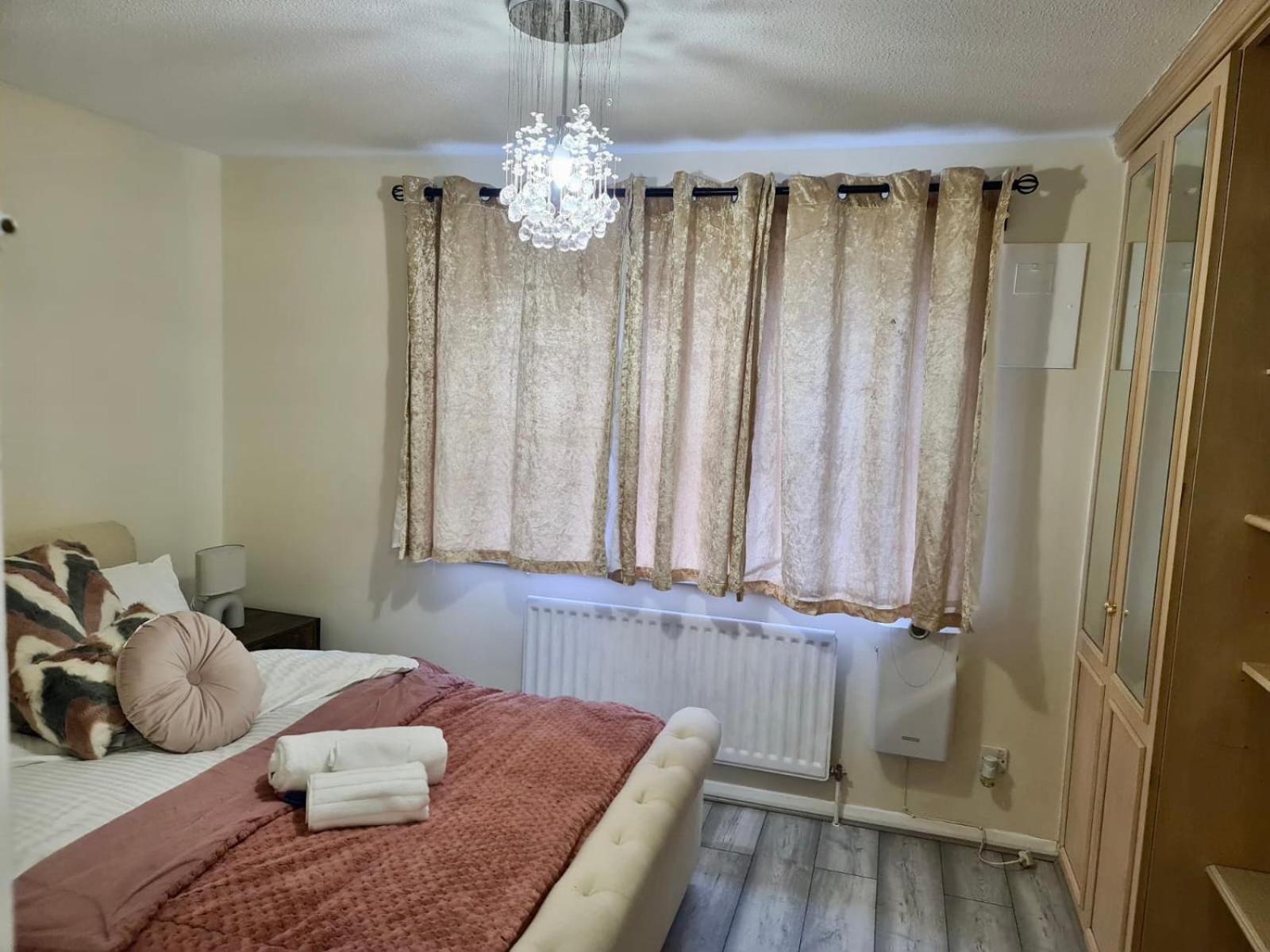 - Sleeps 4 - Parking - Garden - Petfriendly * Londres