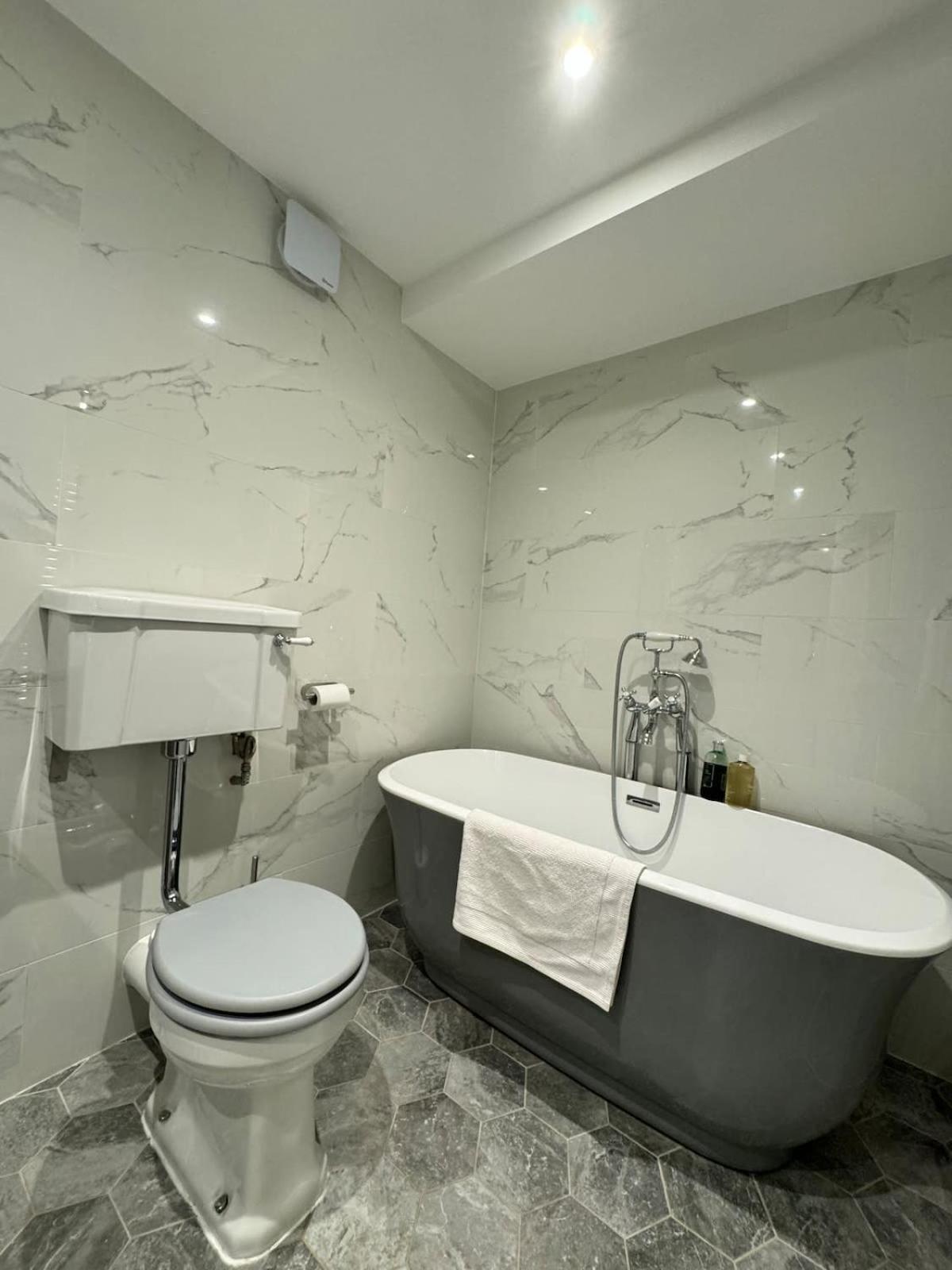 Elegant 1bd Hidden Gem Wprivate Patio Fulham!