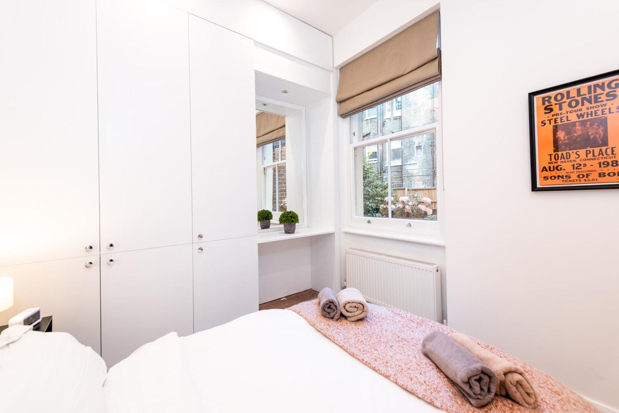 Casa Italia Near Kings Road In Chelsea With Wifi & Washing Machine Appartement Londen