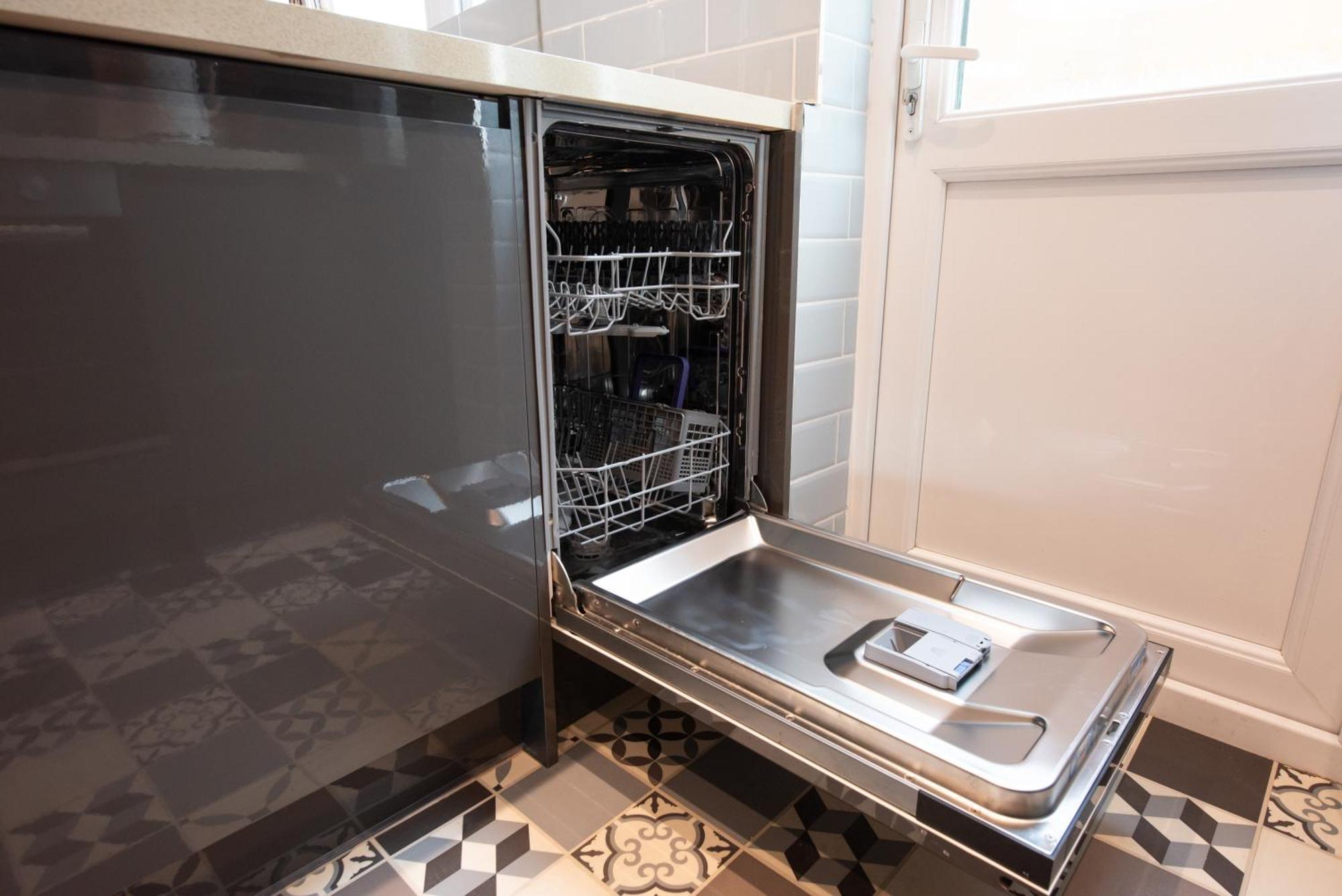 Apartment Victorian 2br Apartment, King Beds, Fast Wifi, Near Shops, Cafes & Transport, E17 London