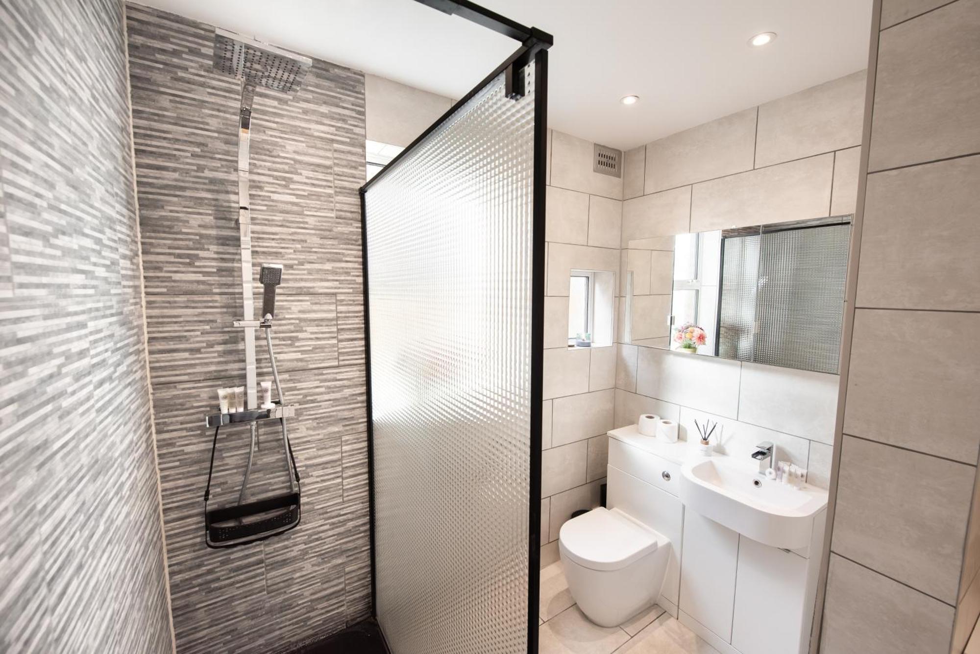 Victorian 2br Apartment, King Beds, Fast Wifi, Near Shops, Cafes & Transport, E17 Apartment London