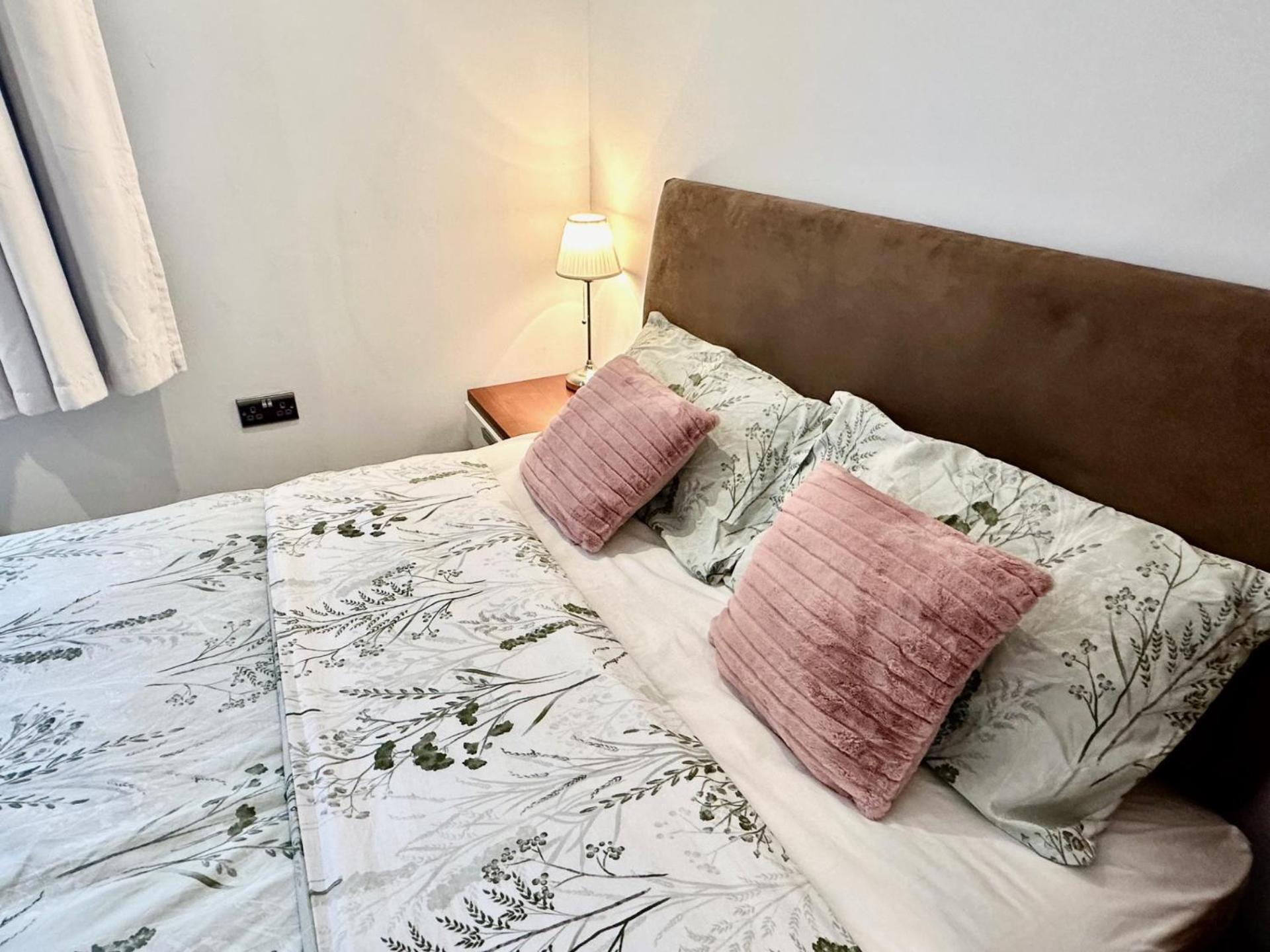 Apartment Spacious En-suite Private Bath And Kitchen Studio Flat Canary Wharf No 3
