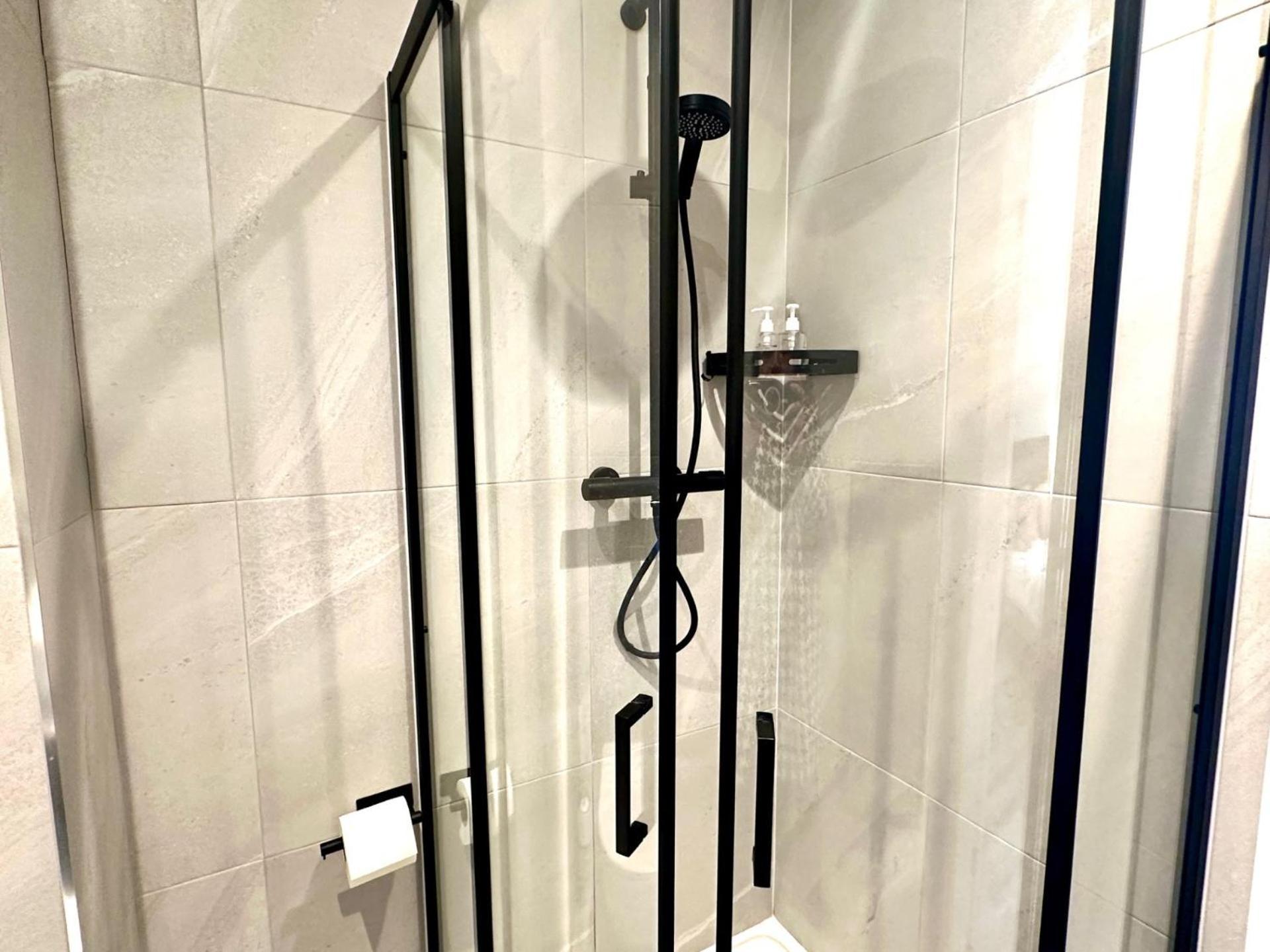 Apartment Spacious En-suite Private Bath And Kitchen Studio Flat Canary Wharf No 3
