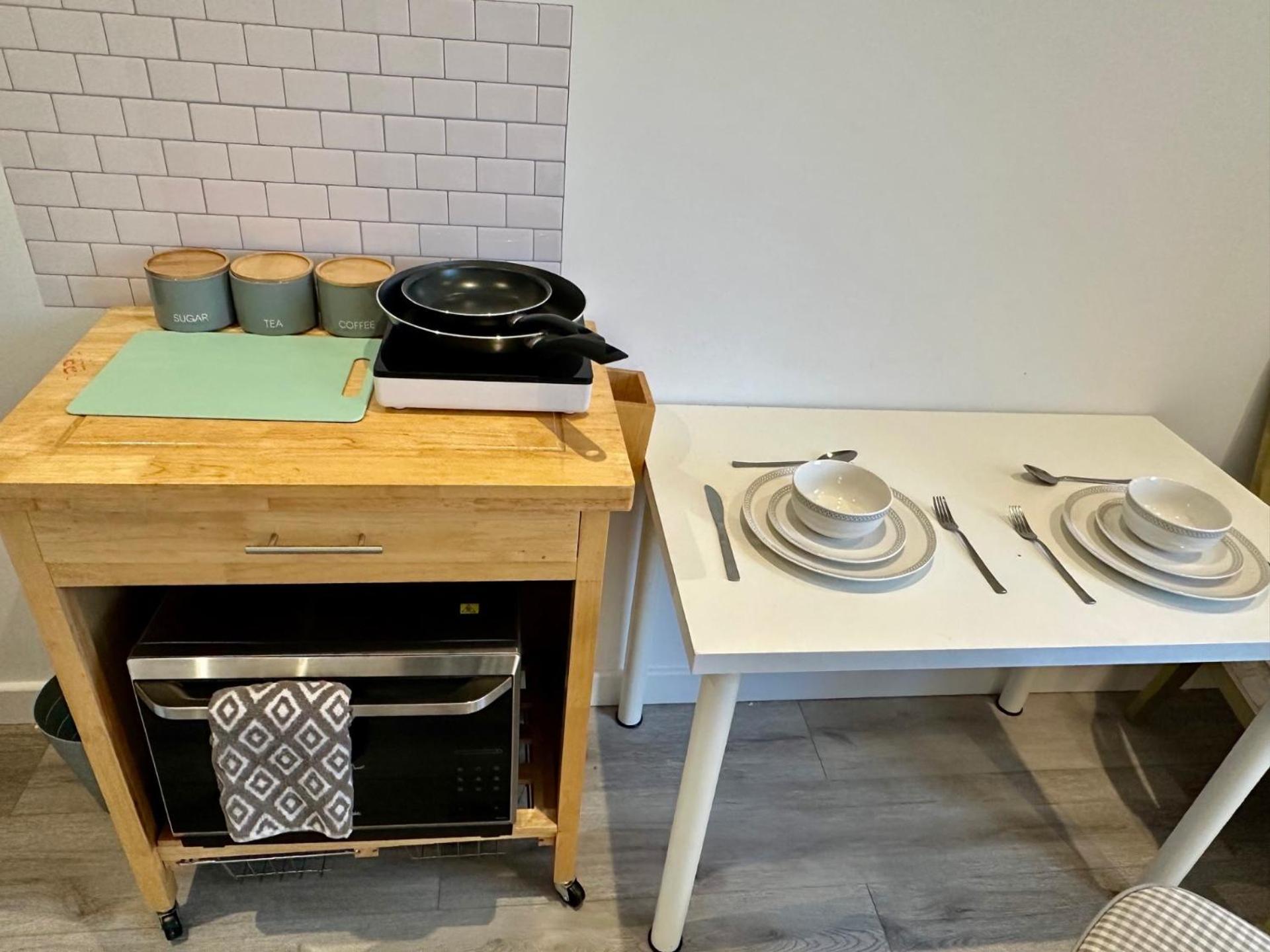 Spacious En-suite Private Bath And Kitchen Studio Flat Canary Wharf No 3 London