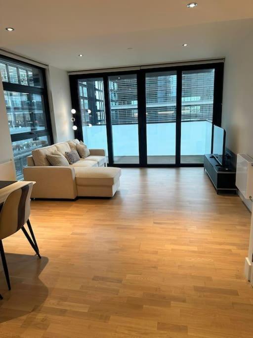 Stylist 2 Bedroom In * London