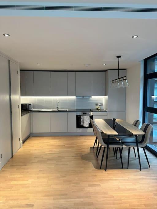 Apartment Stylist 2 Bedroom In