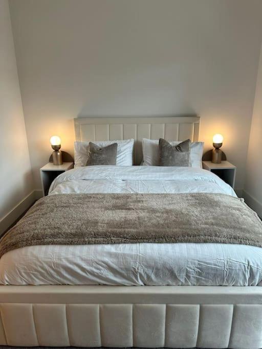 Stylist 2 Bedroom In Apartment London