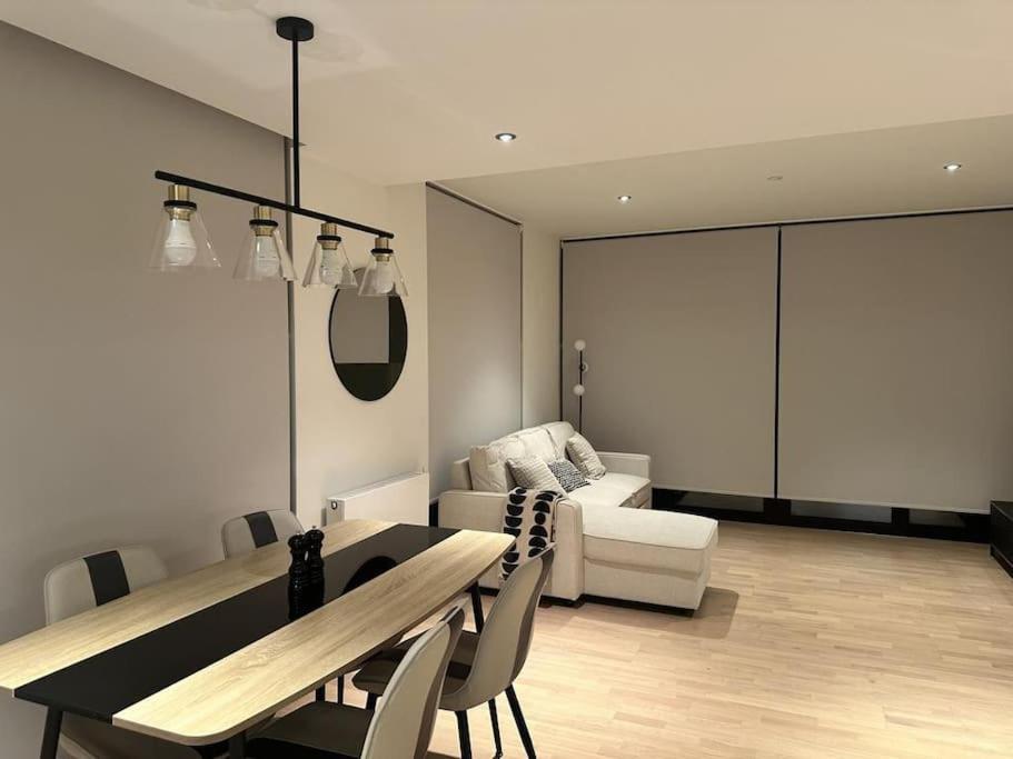 Stylist 2 Bedroom In Apartment