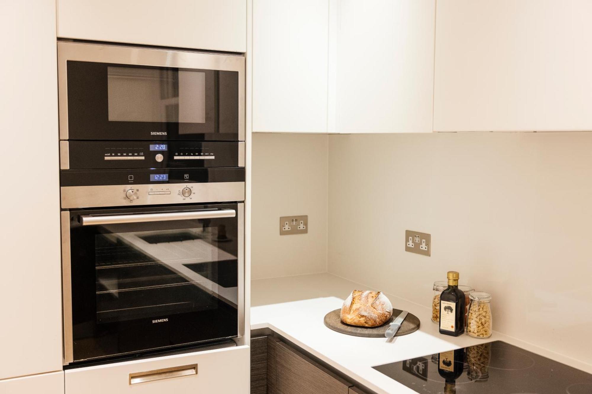 Elm Park - 2 Bed Chelsea Apartment *