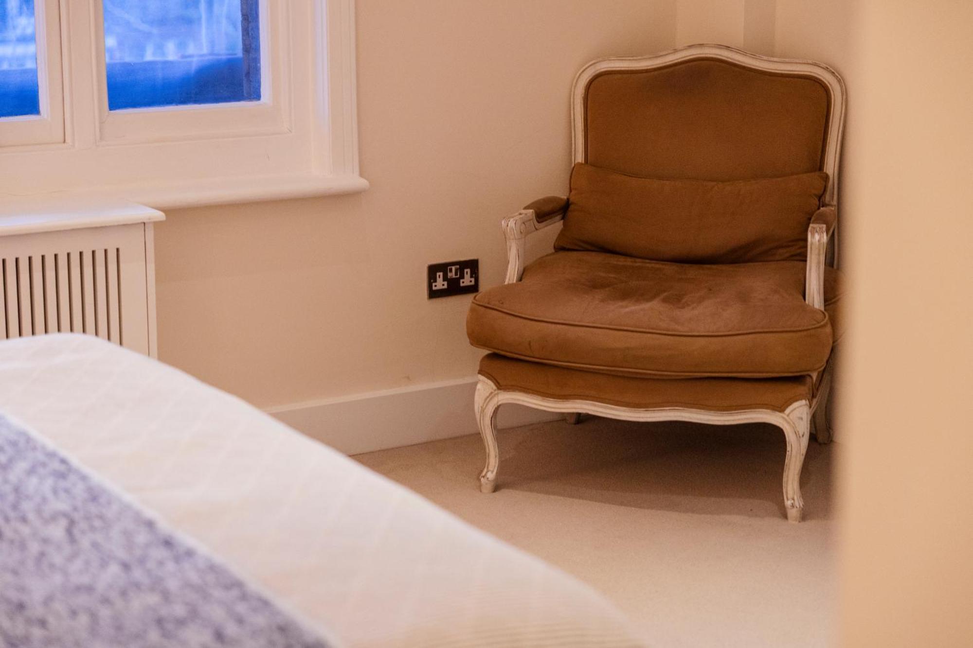 Apartment Elm Park - 2 Bed Chelsea