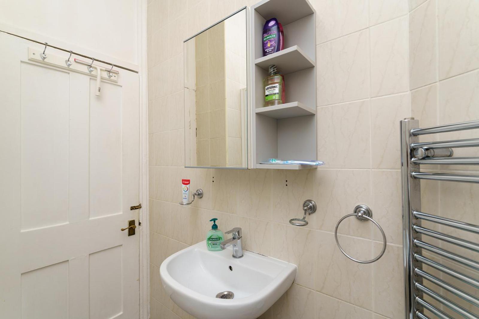 2 Bedroom Cosy Apartment London
