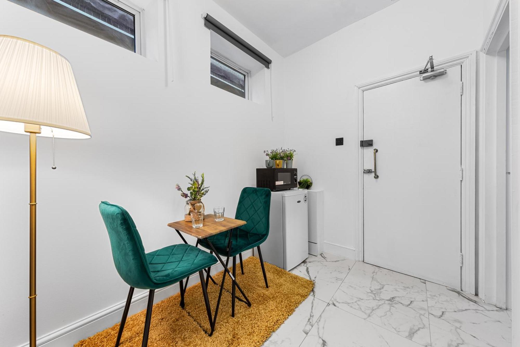 Appartement Serviced Modern Flat - Sleeps 2 - Good Links To King Cross, Euston, Finchley Road Station - Nw3 Londen
