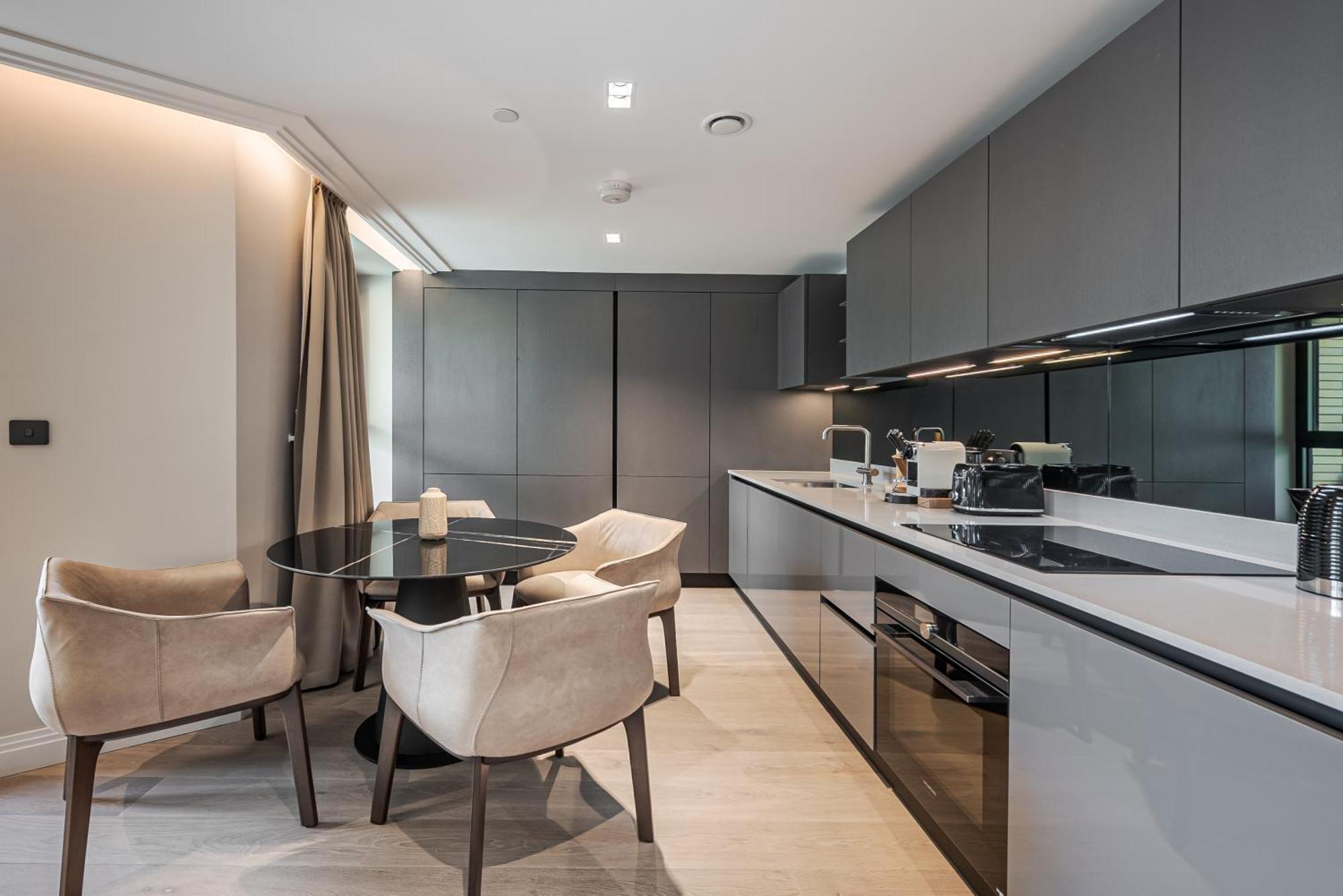Arcadia Residences - Luxury In Kensington Apartment *
