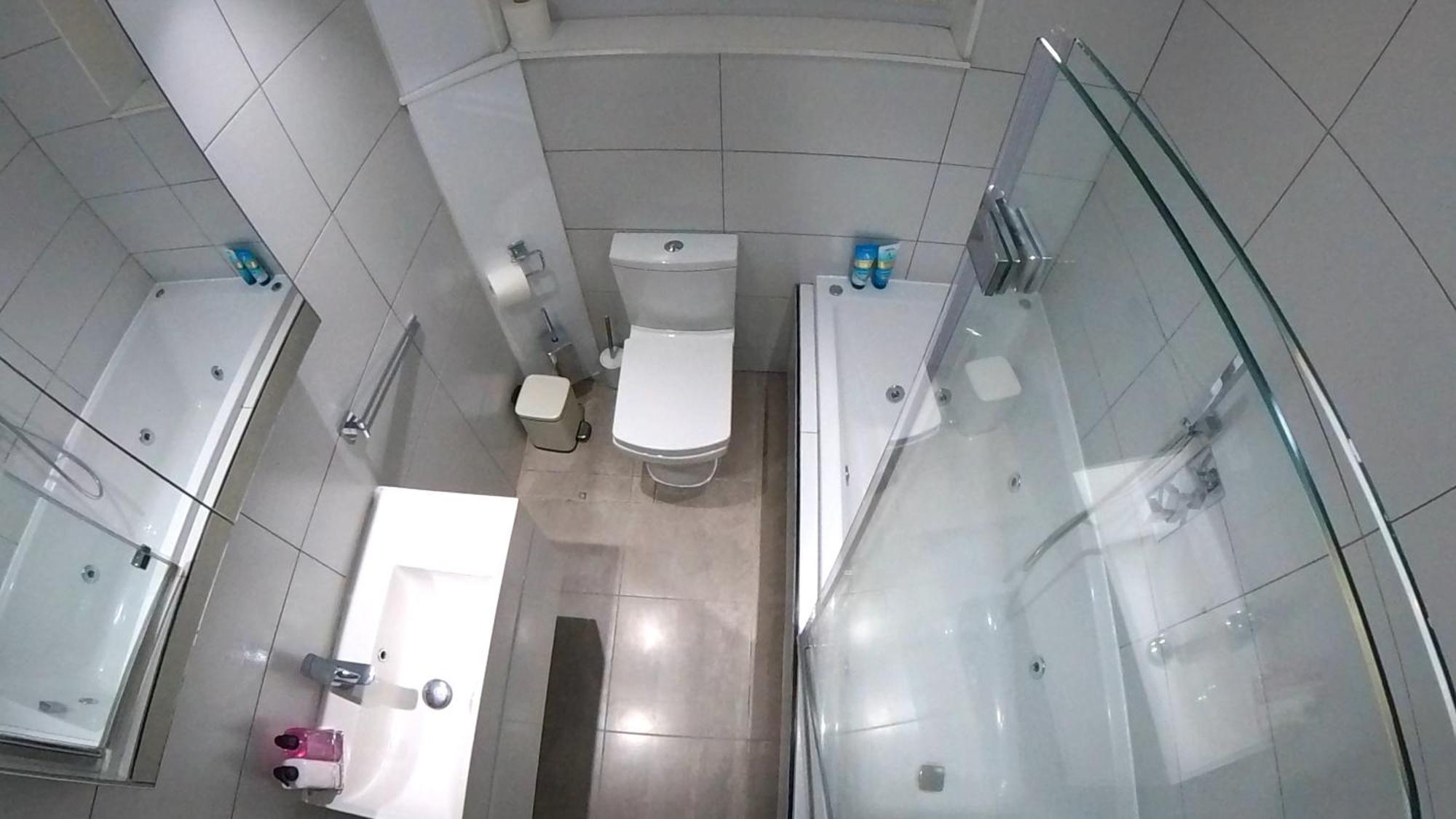 Habitación en casa particular Ensuite With Jacuzzi *
