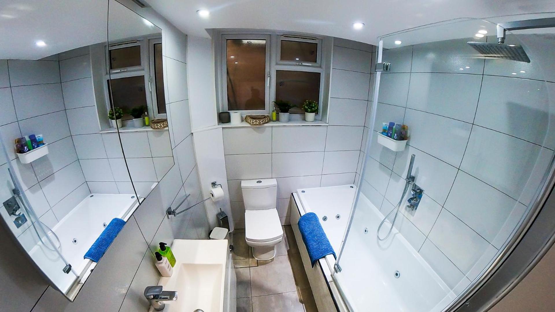 Habitación en casa particular Ensuite With Jacuzzi *