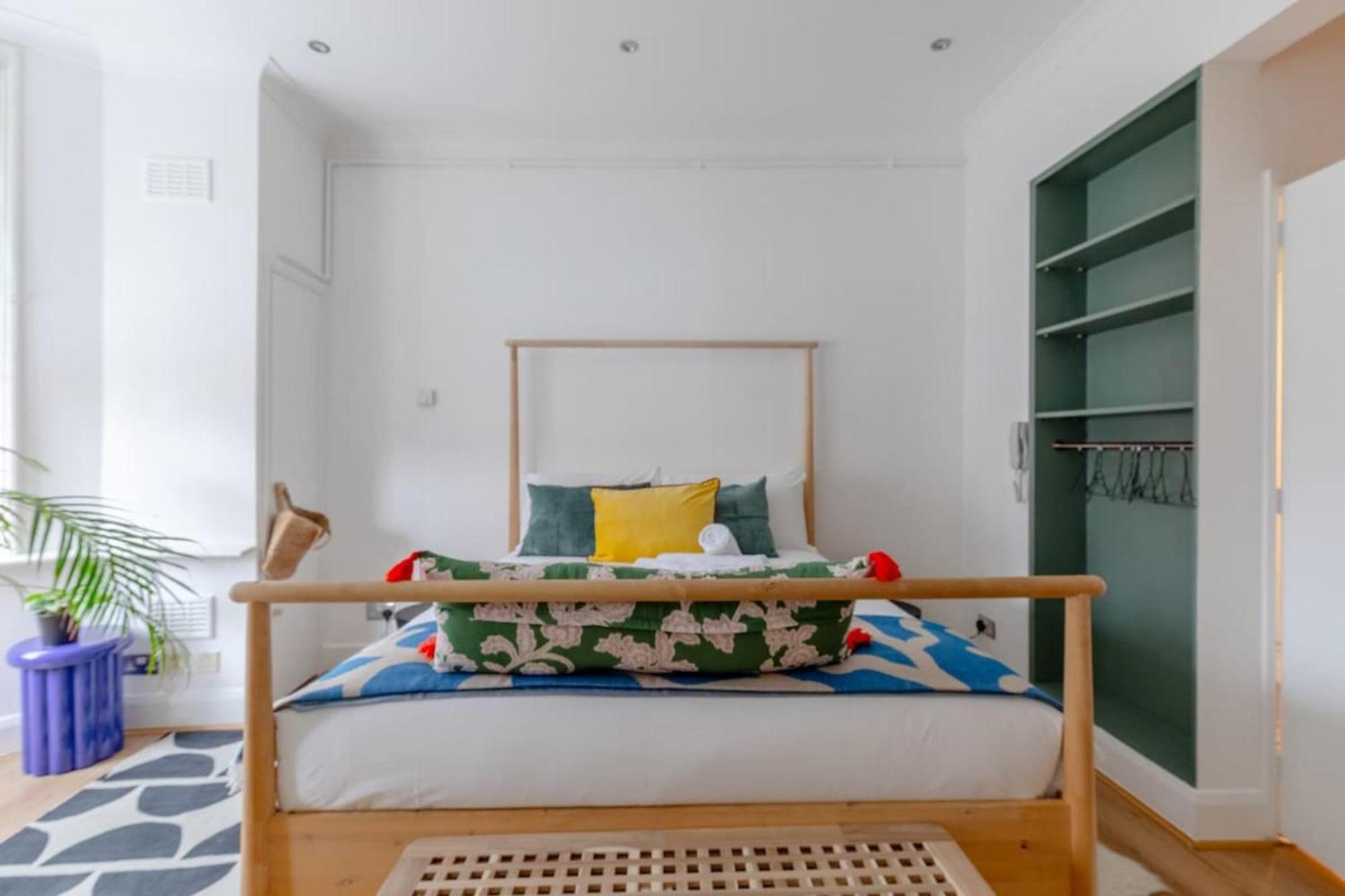 & Charmingly Curated 1bd Wifi Fulham London